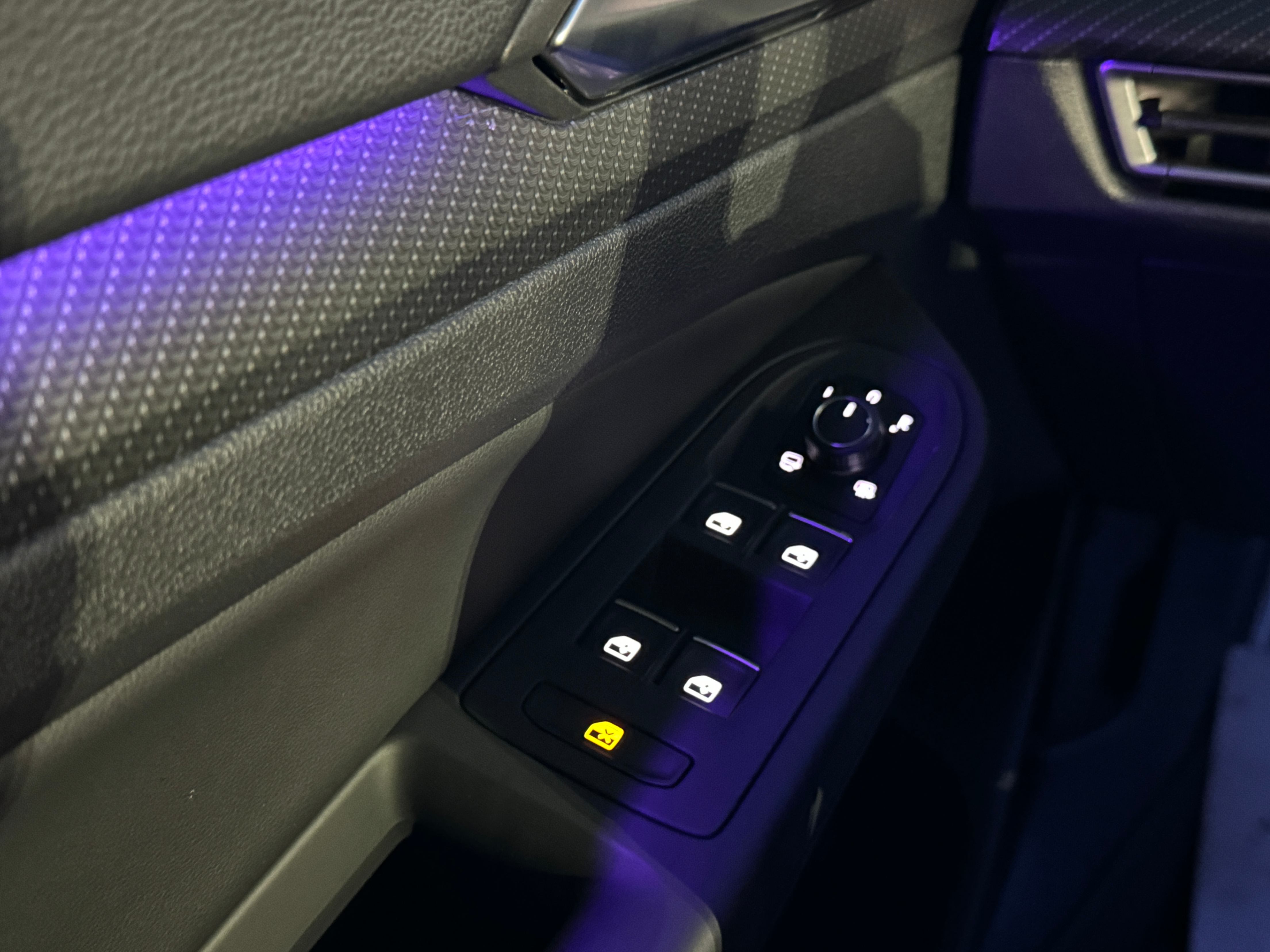 /aiautogroup/2024-Volkswagen-GolfR-6727602377649728.jpg
