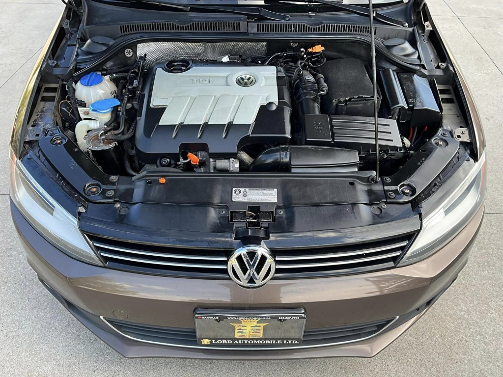 /akmautomotiveltd/2011-Volkswagen-JettaSedan-736386583924592.jpg