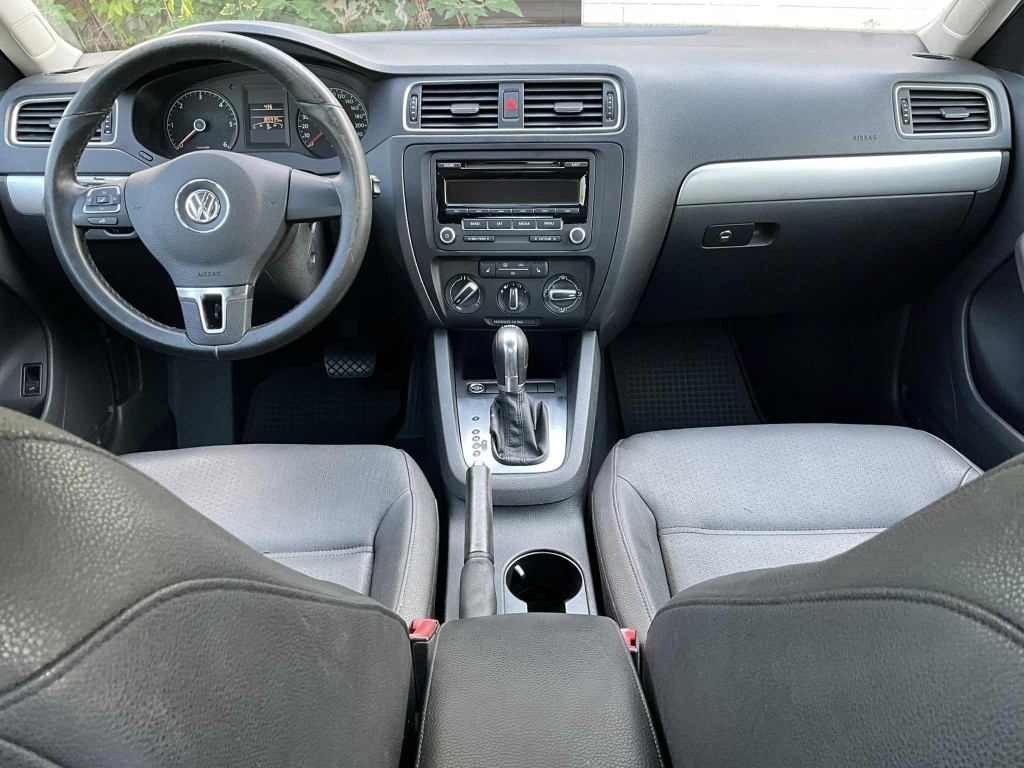 /akmautomotiveltd/2011-Volkswagen-JettaSedan-8803657763920916.jpg