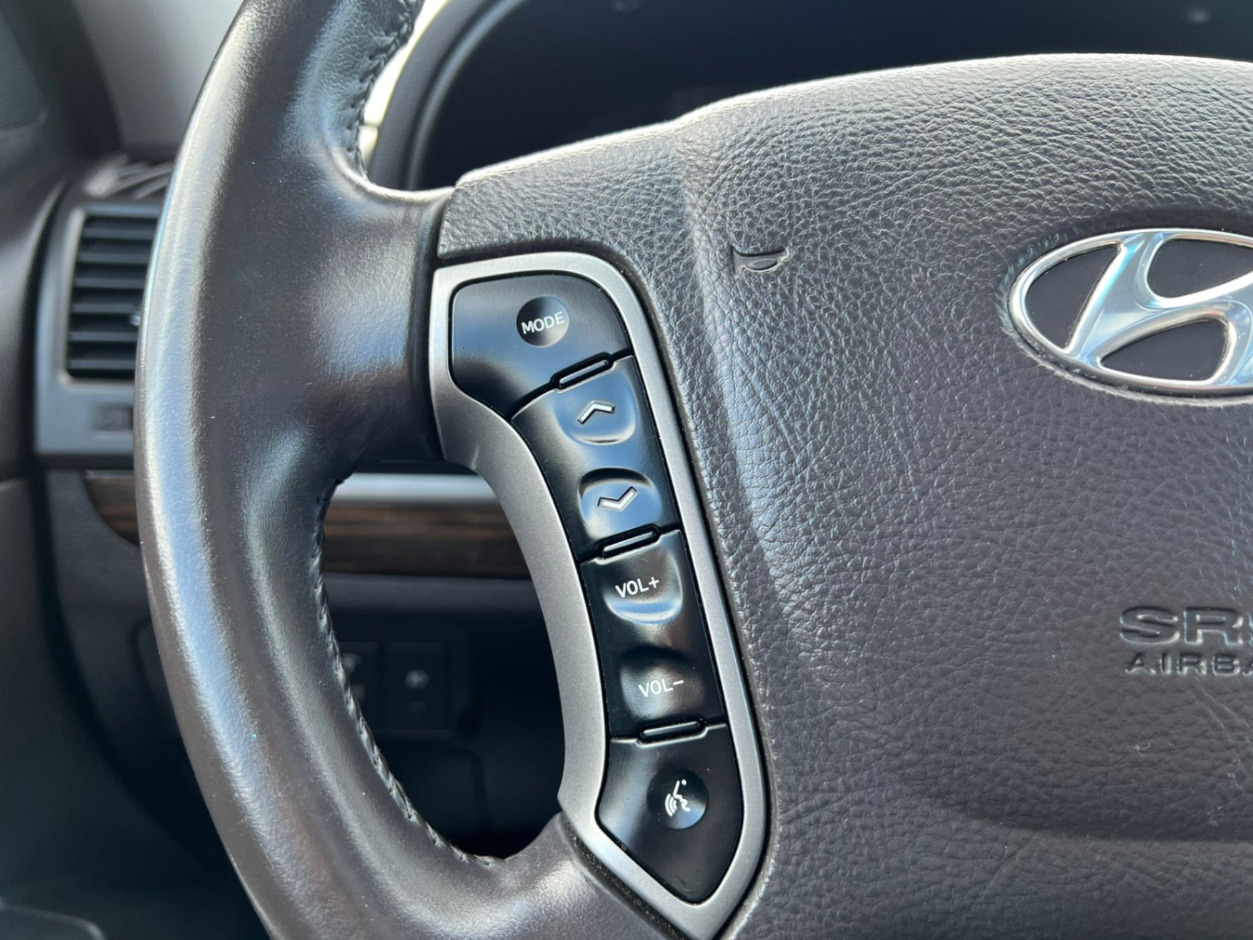 /akmautomotiveltd/2012-Hyundai-SantaFe-08224224304721428.jpg