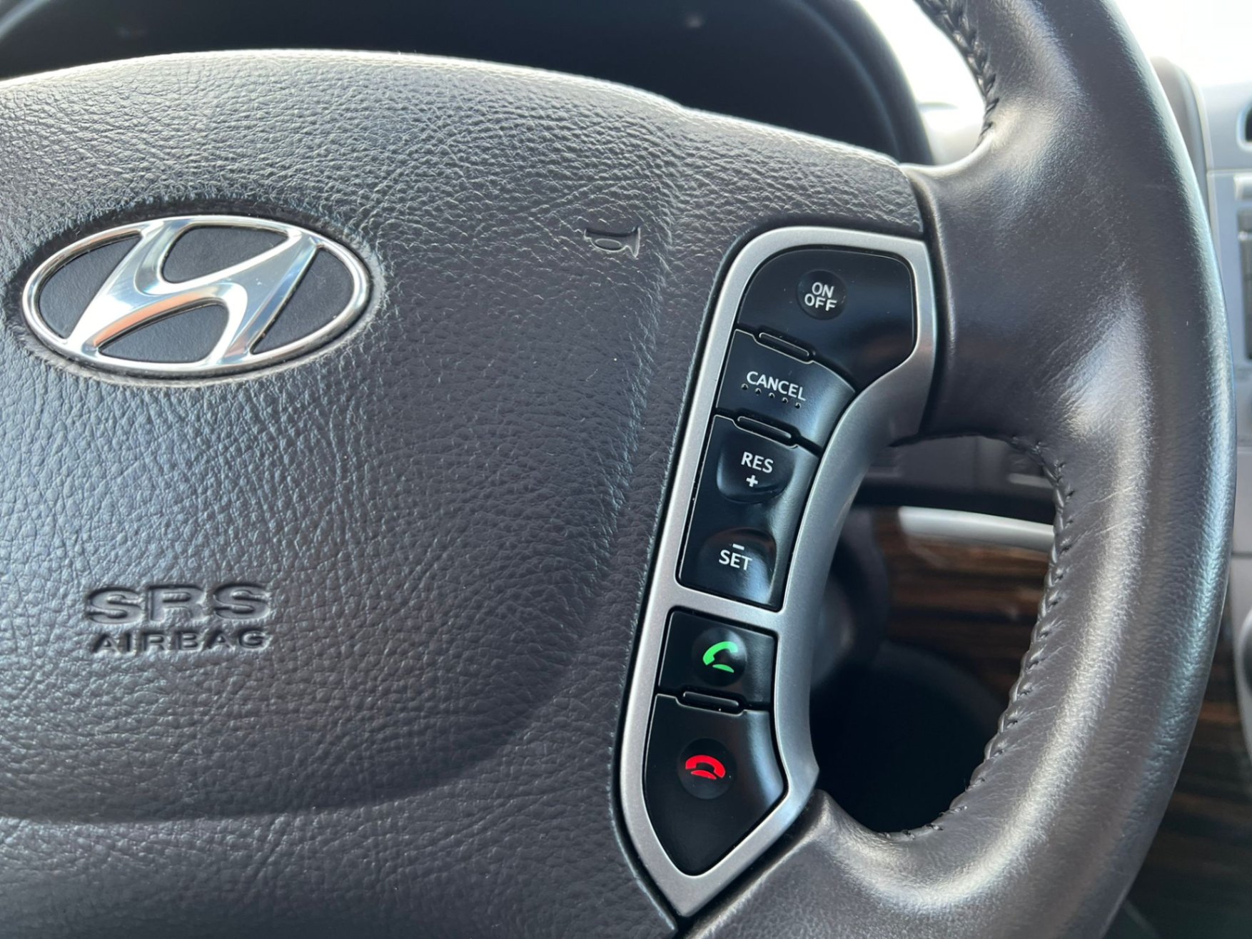 /akmautomotiveltd/2012-Hyundai-SantaFe-10538099880975249.jpg