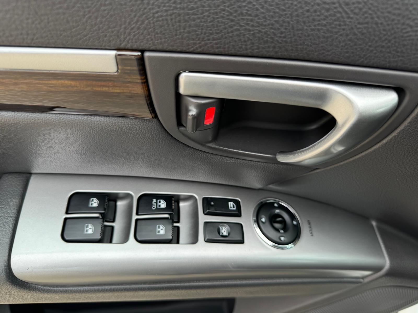 /akmautomotiveltd/2012-Hyundai-SantaFe-8362979175175587.jpg