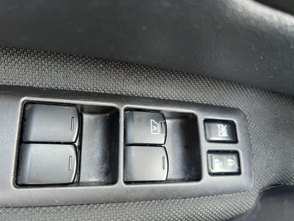/akmautomotiveltd/2012-Nissan-Rogue-21519236751513104.jpg