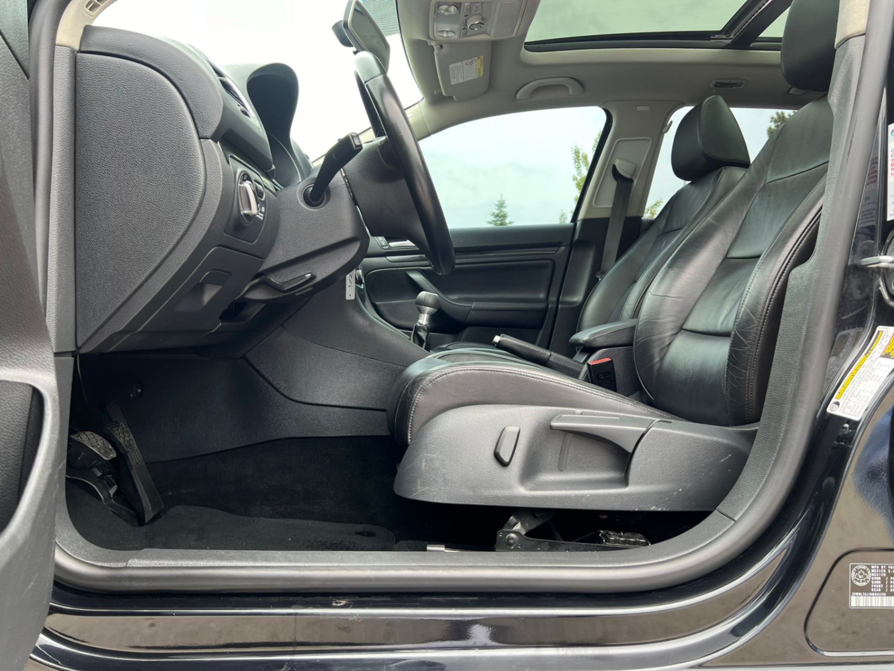 /akmautomotiveltd/2013-Volkswagen-GolfWagon-5668343924499579.jpg