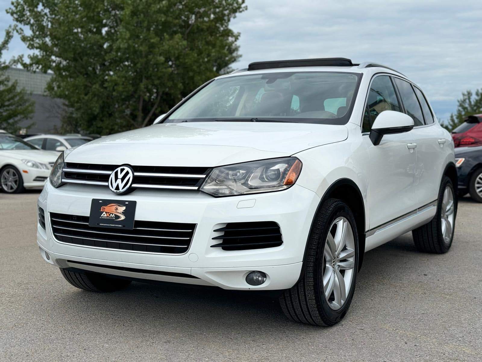 /akmautomotiveltd/2013-Volkswagen-Touareg-019537580231456575.jpg