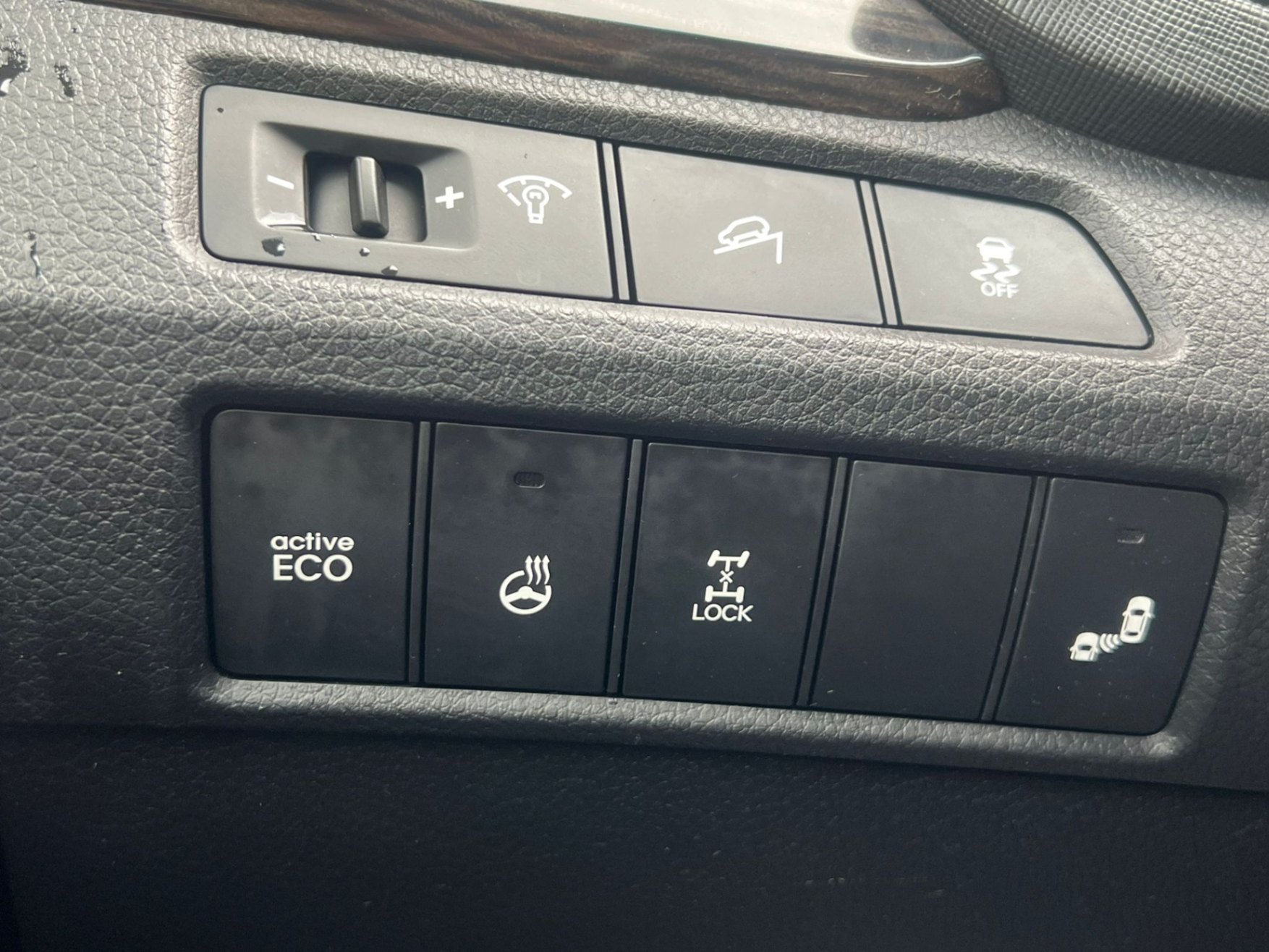 /akmautomotiveltd/2014-Hyundai-SantaFe-8189848366914574.jpg