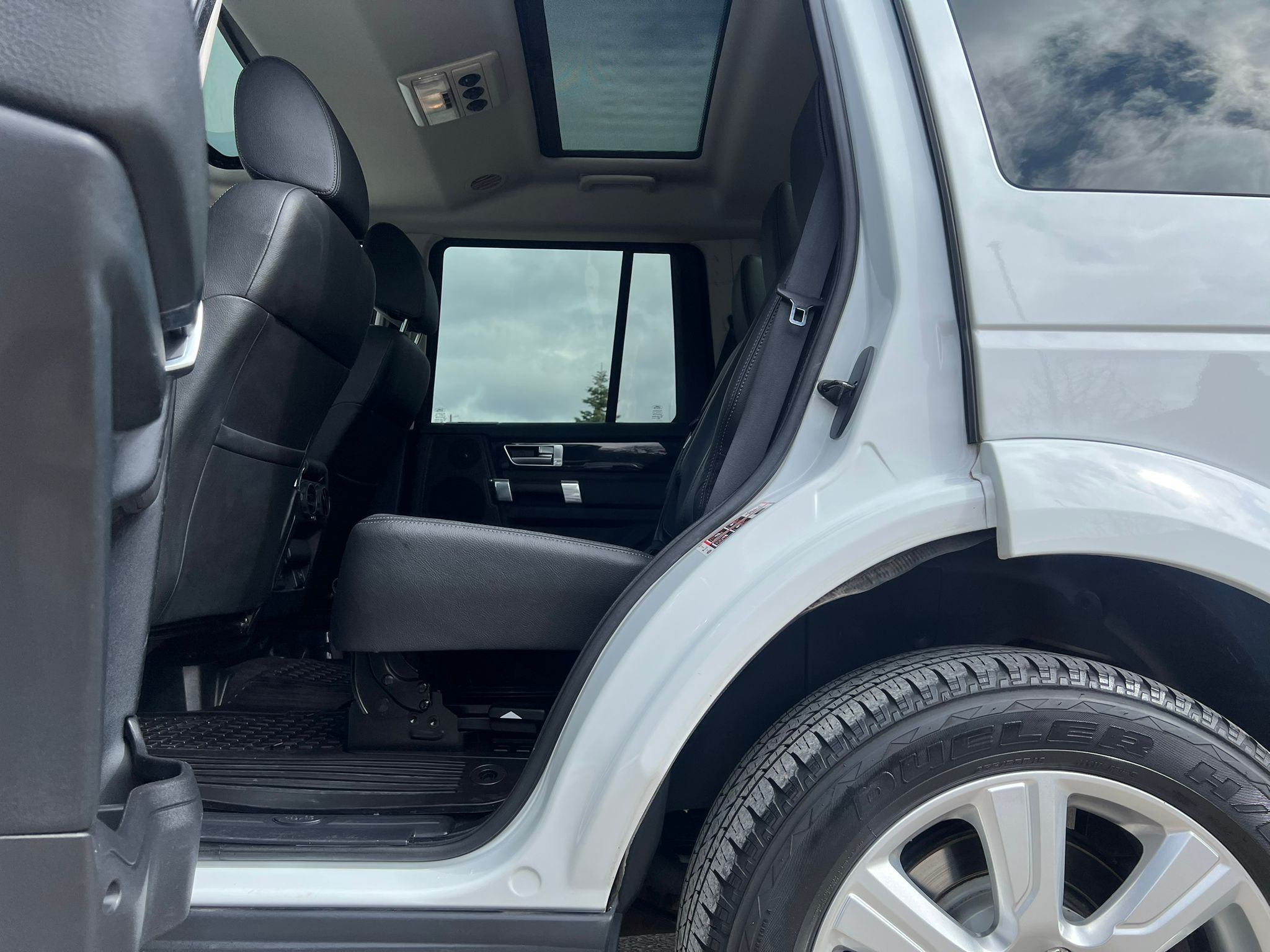 /akmautomotiveltd/2014-LandRover-LR4-9642148347599233.jpg