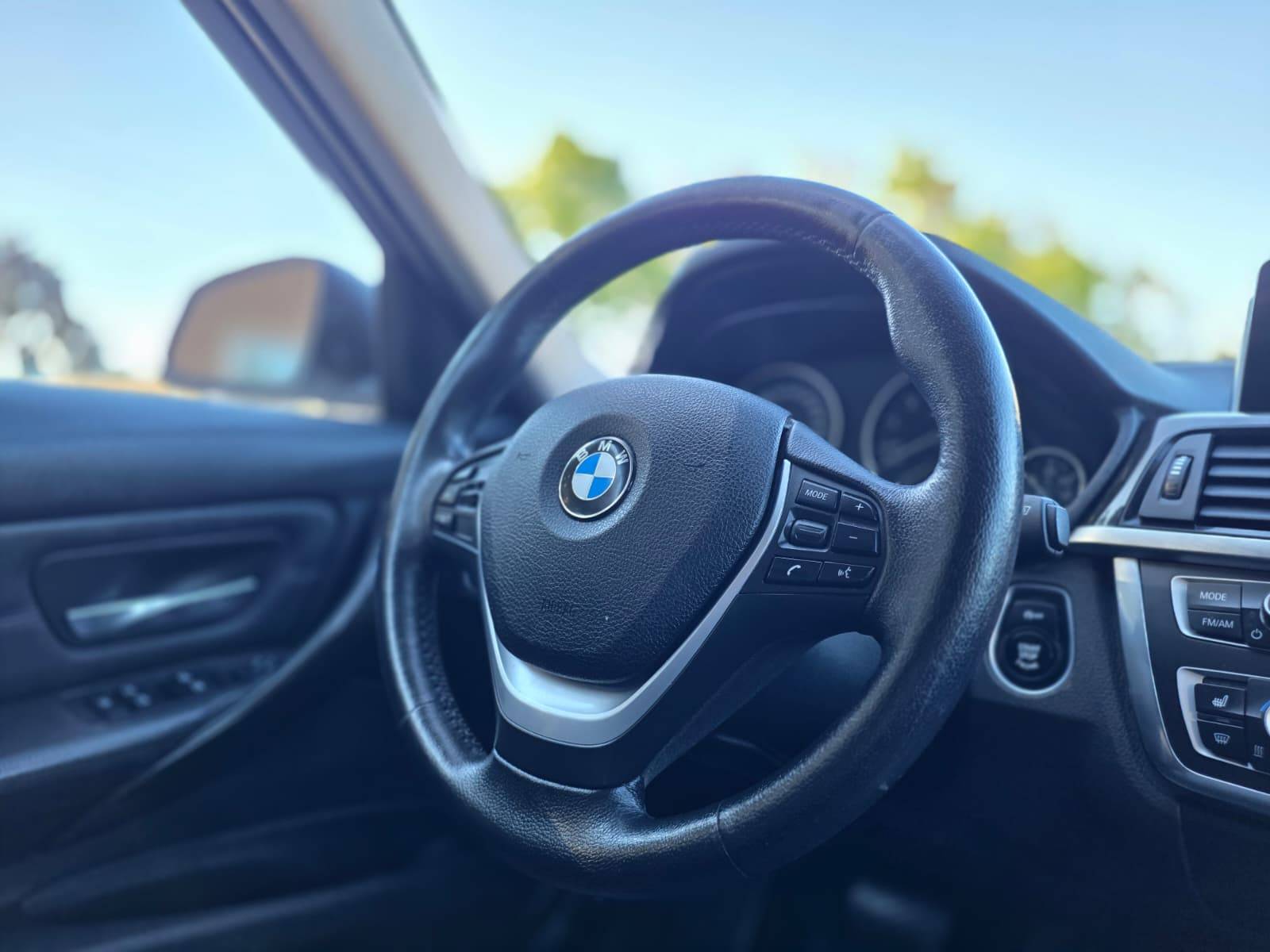 /akmautomotiveltd/2015-BMW-320i-5968389822689162.jpg