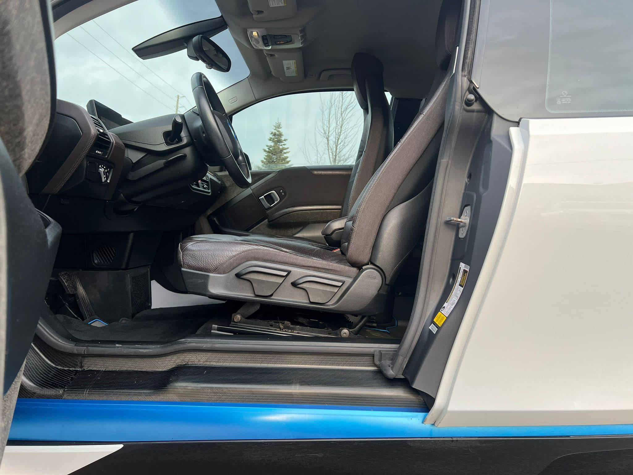 /akmautomotiveltd/2015-BMW-I3-8955015775704323.jpg