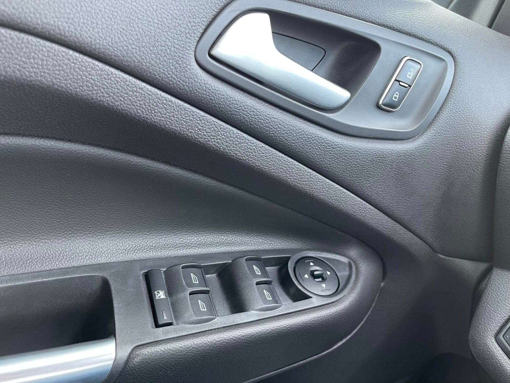 /akmautomotiveltd/2015-Ford-Escape-9772898632314992.jpg