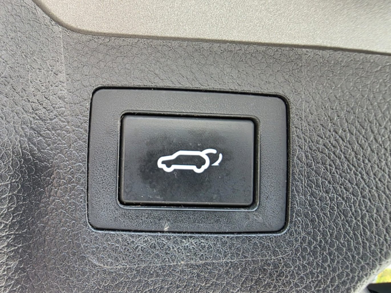 /akmautomotiveltd/2015-Hyundai-SantaFe-14012749302647265.jpg