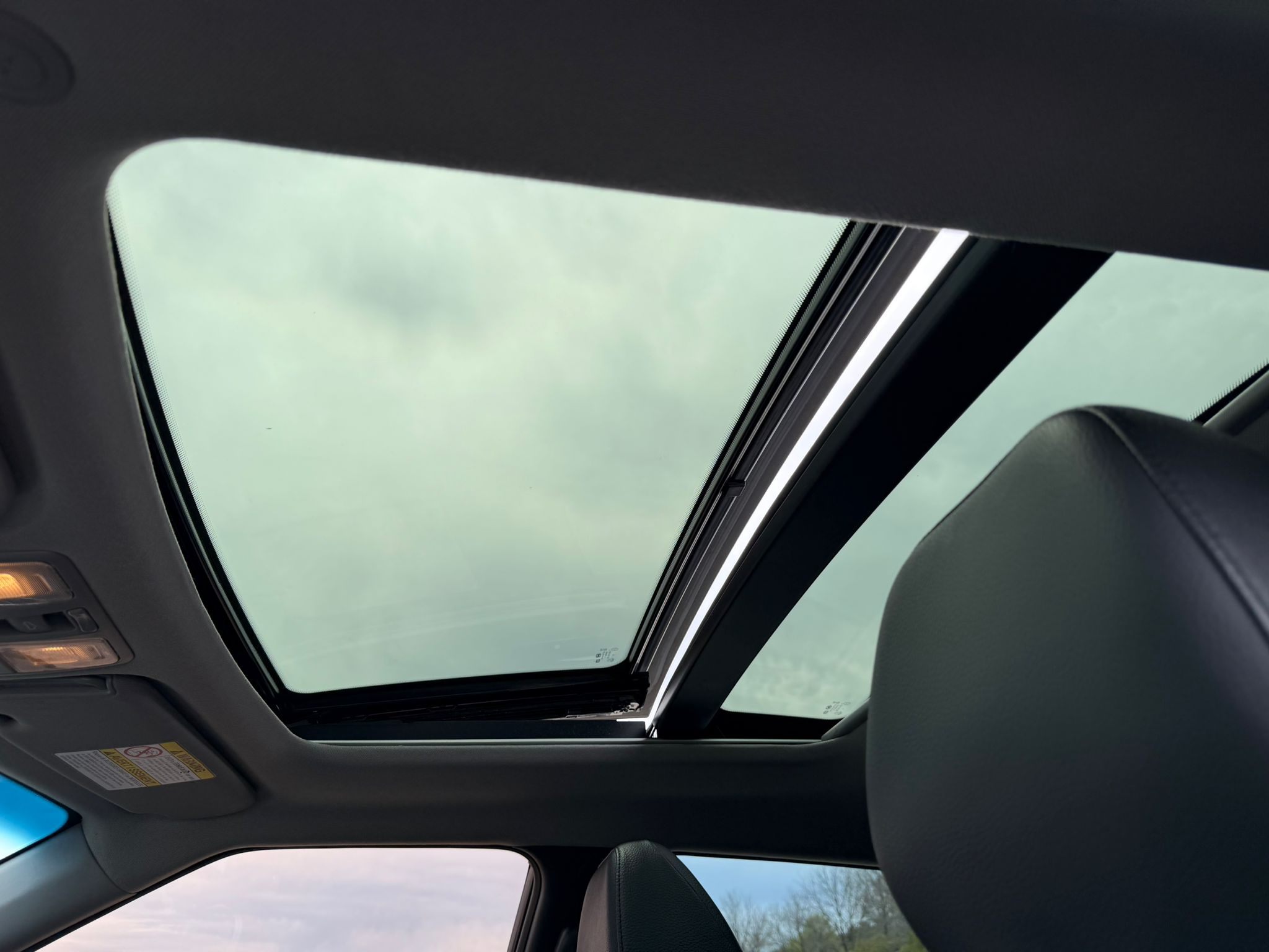 /akmautomotiveltd/2015-Hyundai-Veloster-1650919104029569.jpg
