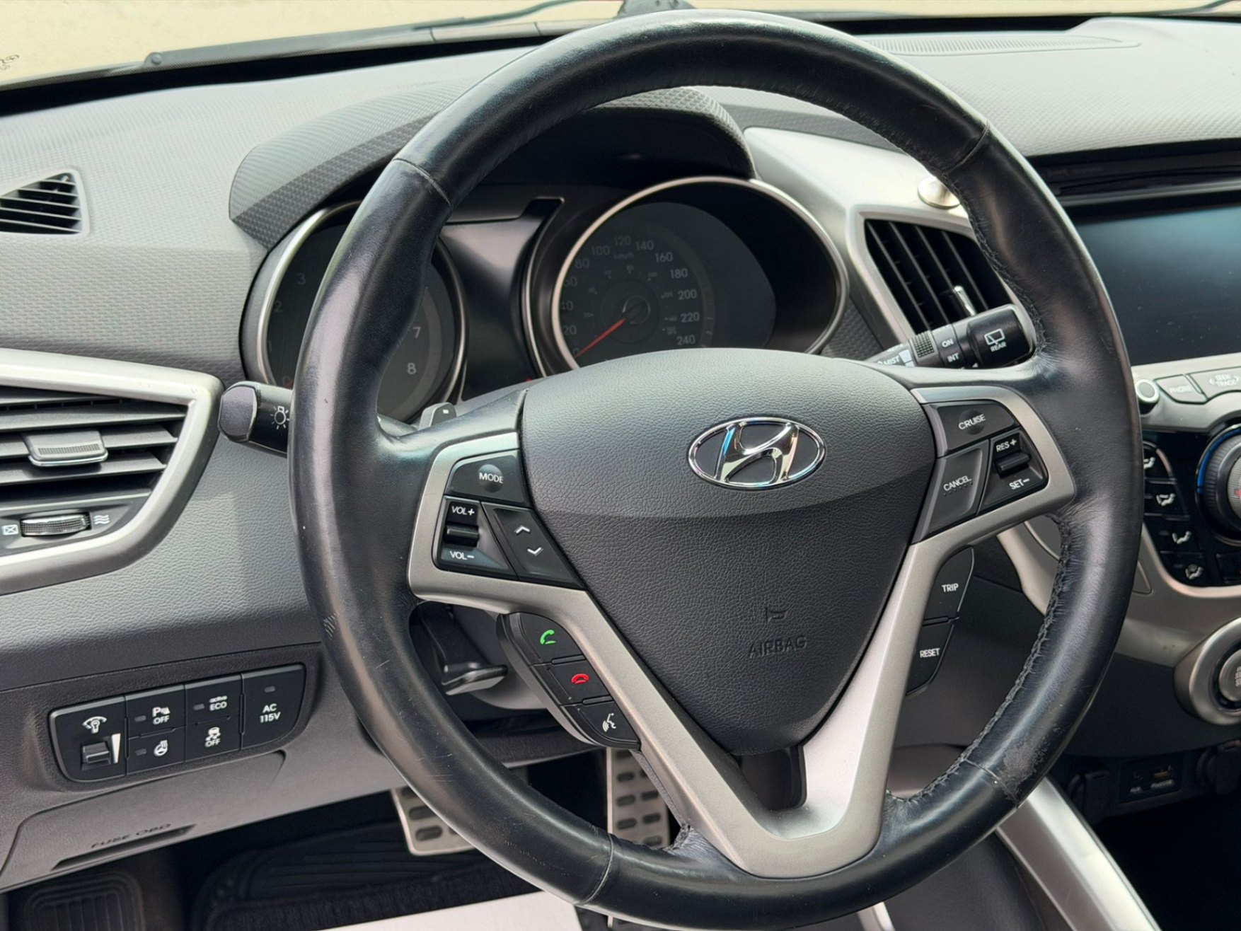 /akmautomotiveltd/2015-Hyundai-Veloster-37535818575721414.jpg