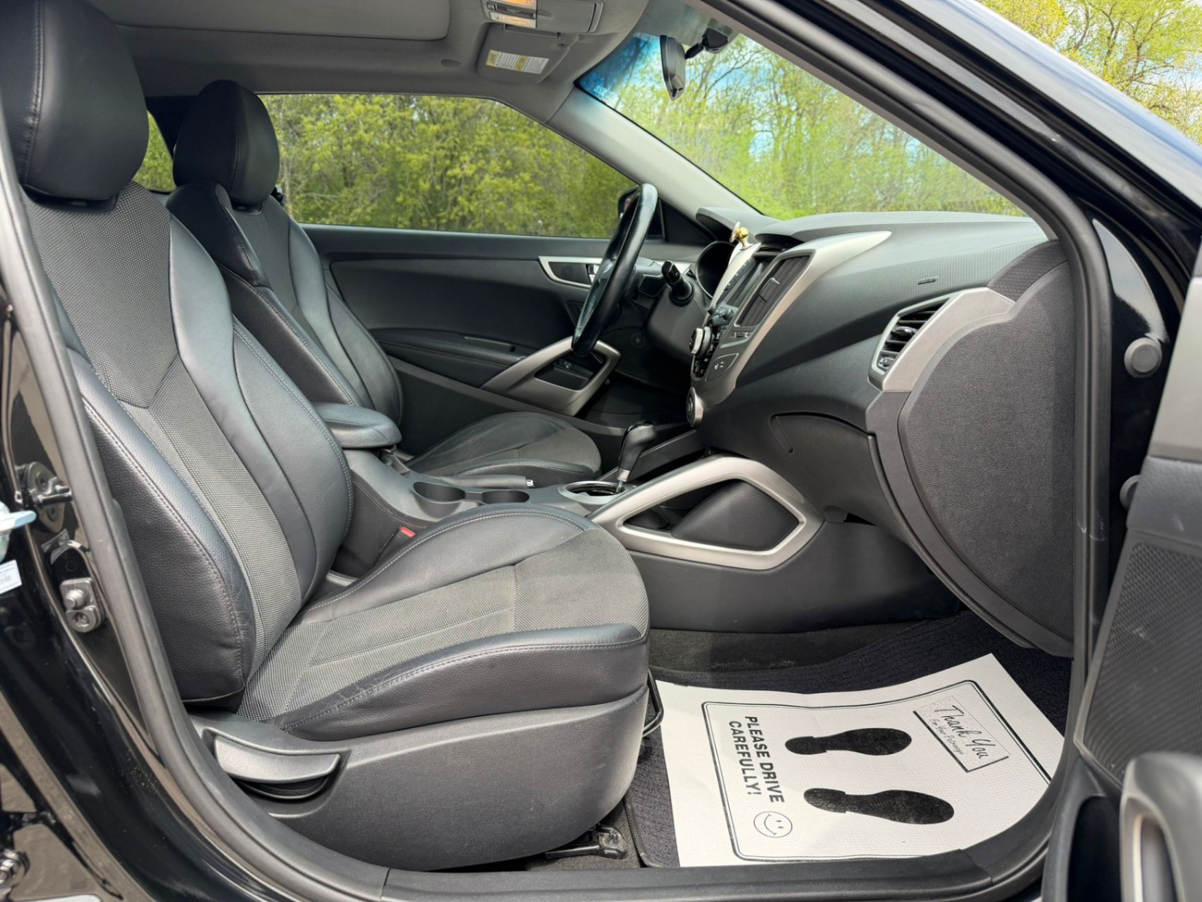 /akmautomotiveltd/2015-Hyundai-Veloster-41522886818136895.jpg