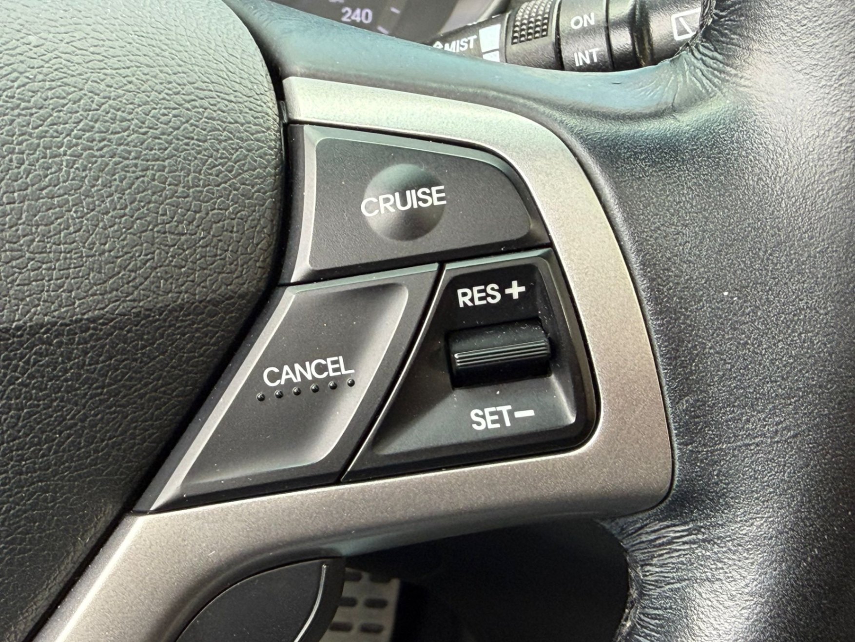 /akmautomotiveltd/2015-Hyundai-Veloster-6680333582385147.jpg