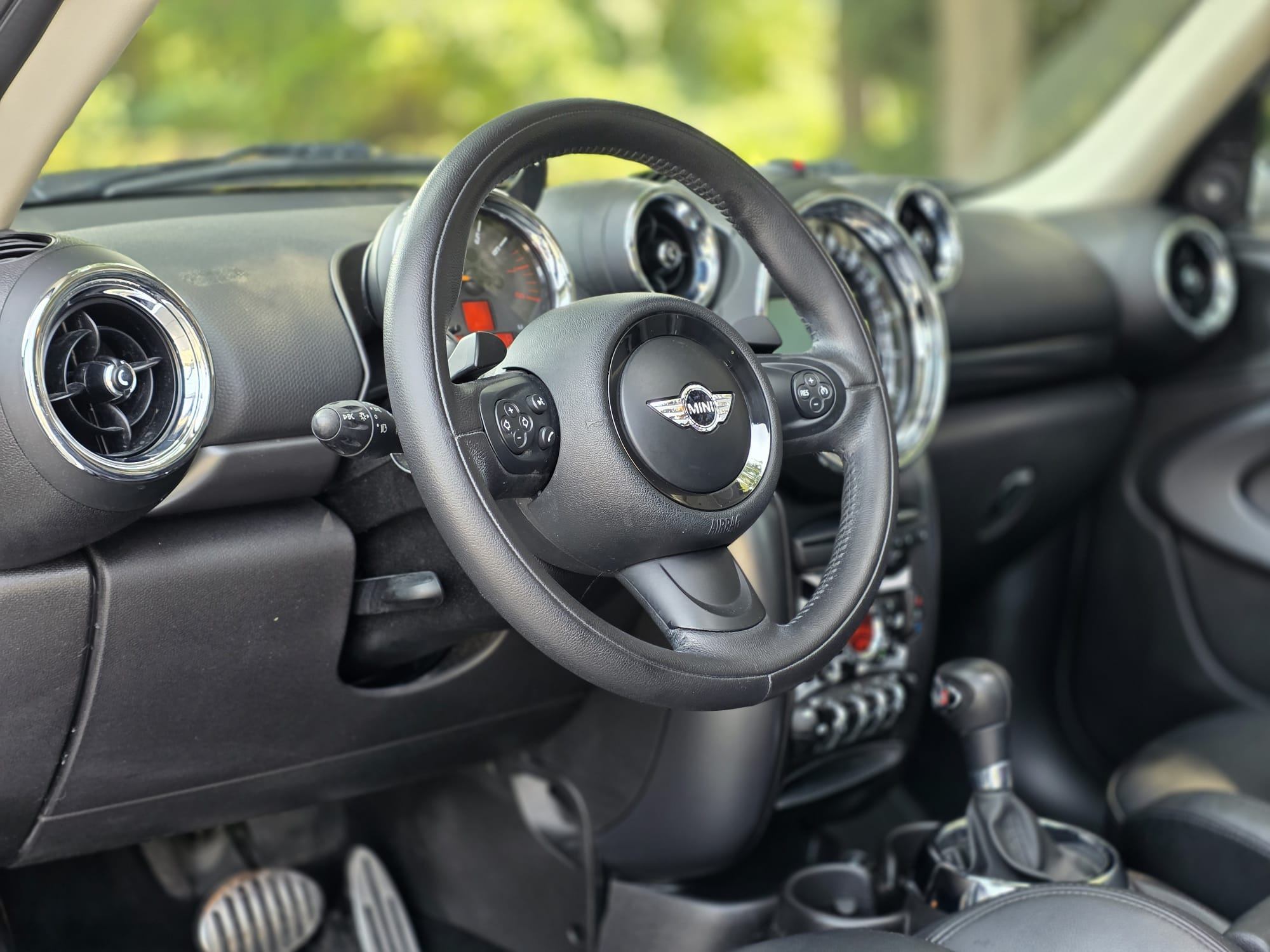 /akmautomotiveltd/2015-MINI-CooperPaceman-4088456188803442.jpg