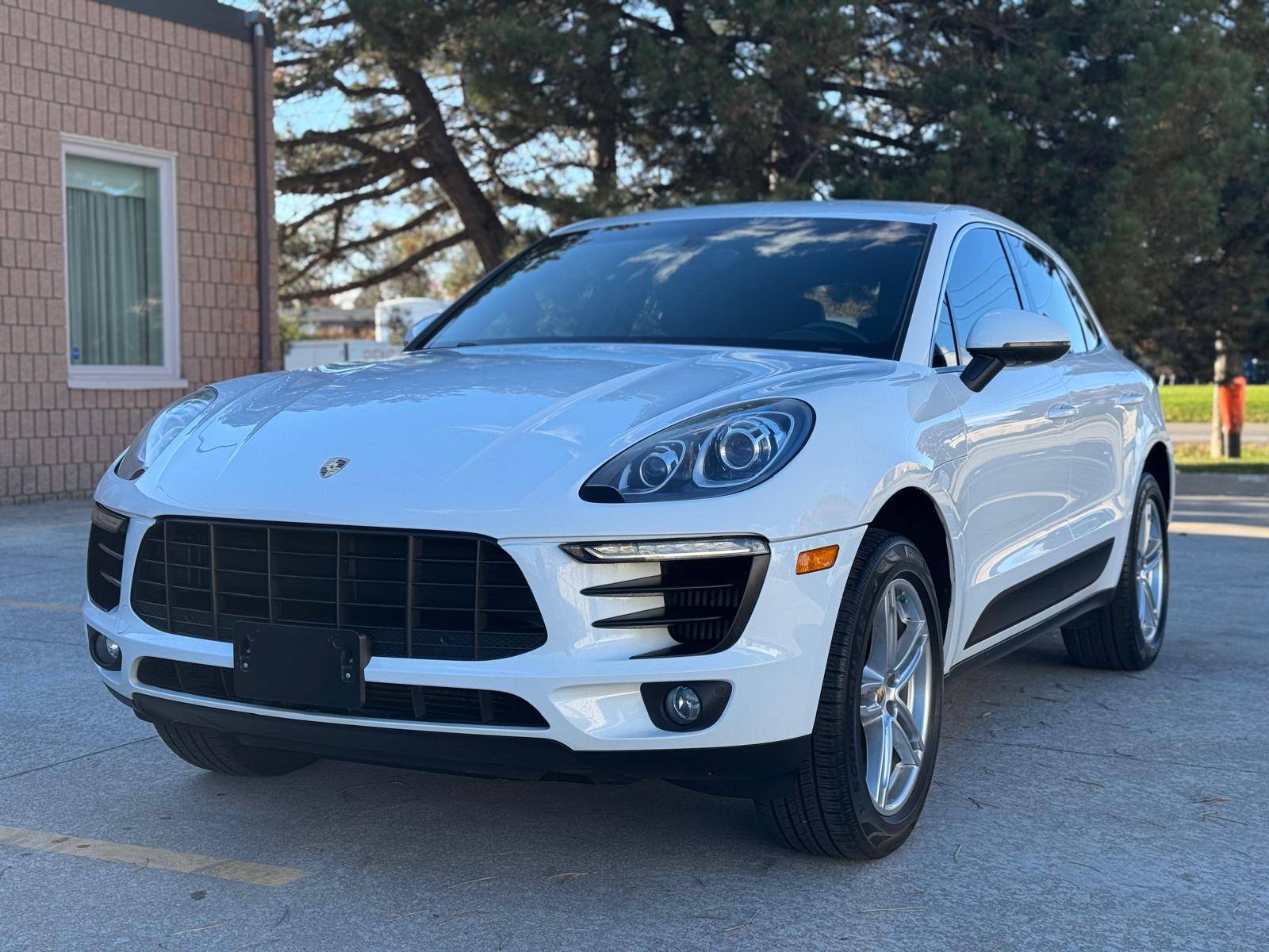 /akmautomotiveltd/2015-Porsche-Macan-39425917988654735.jpg