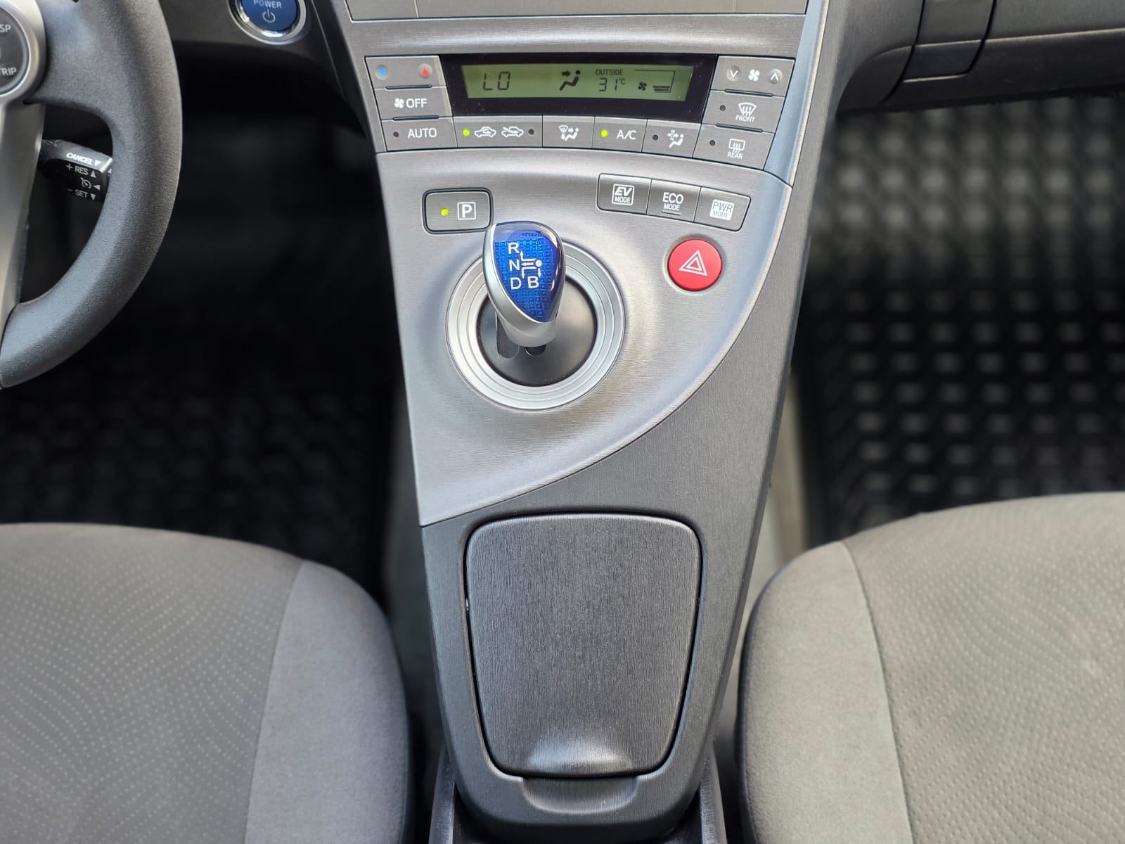 /akmautomotiveltd/2015-Toyota-Prius-17513647598229776.jpg