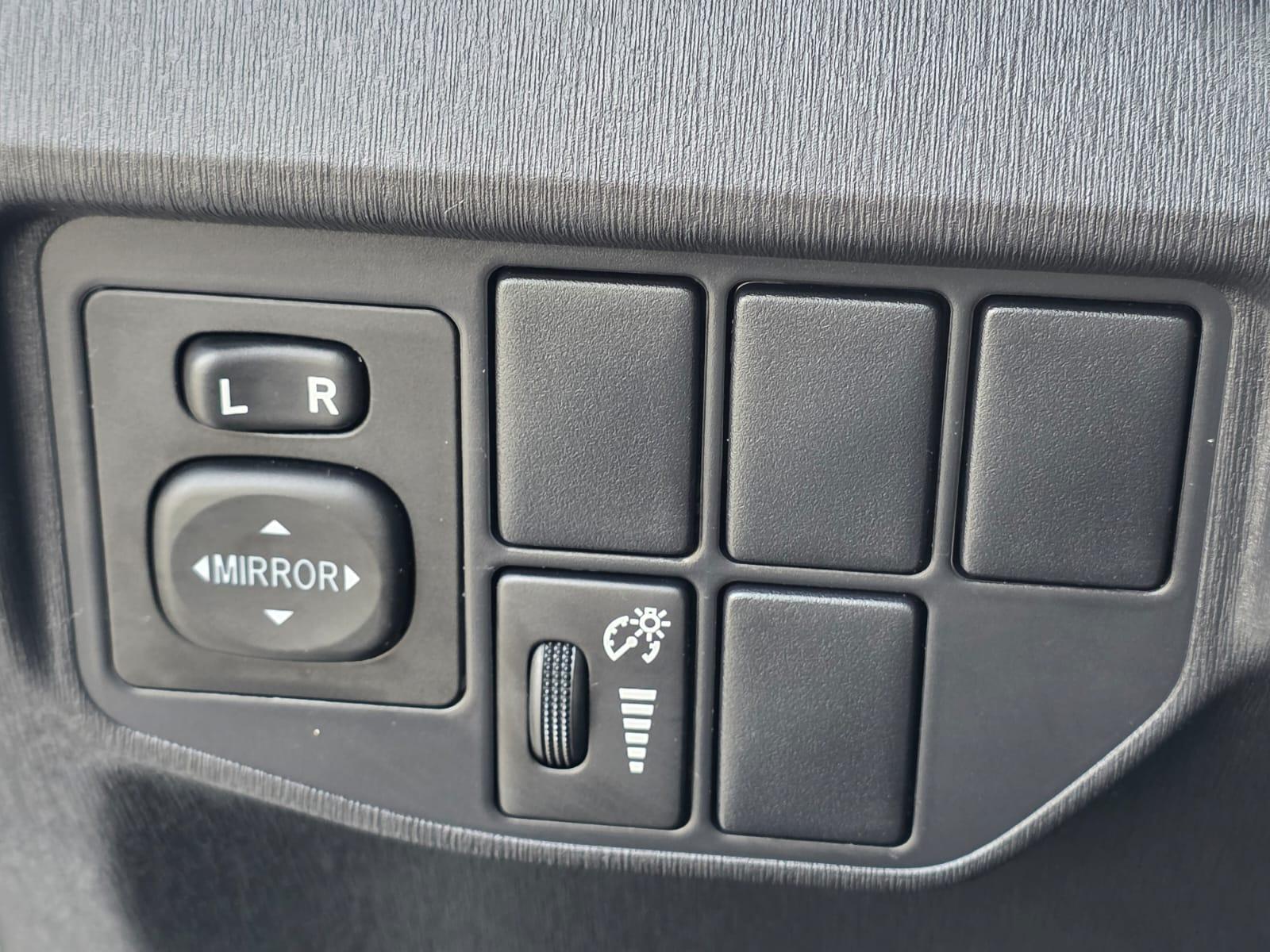 /akmautomotiveltd/2015-Toyota-Prius-41567110144671693.jpg