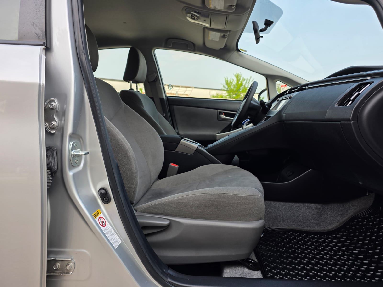 /akmautomotiveltd/2015-Toyota-Prius-5698386021060642.jpg