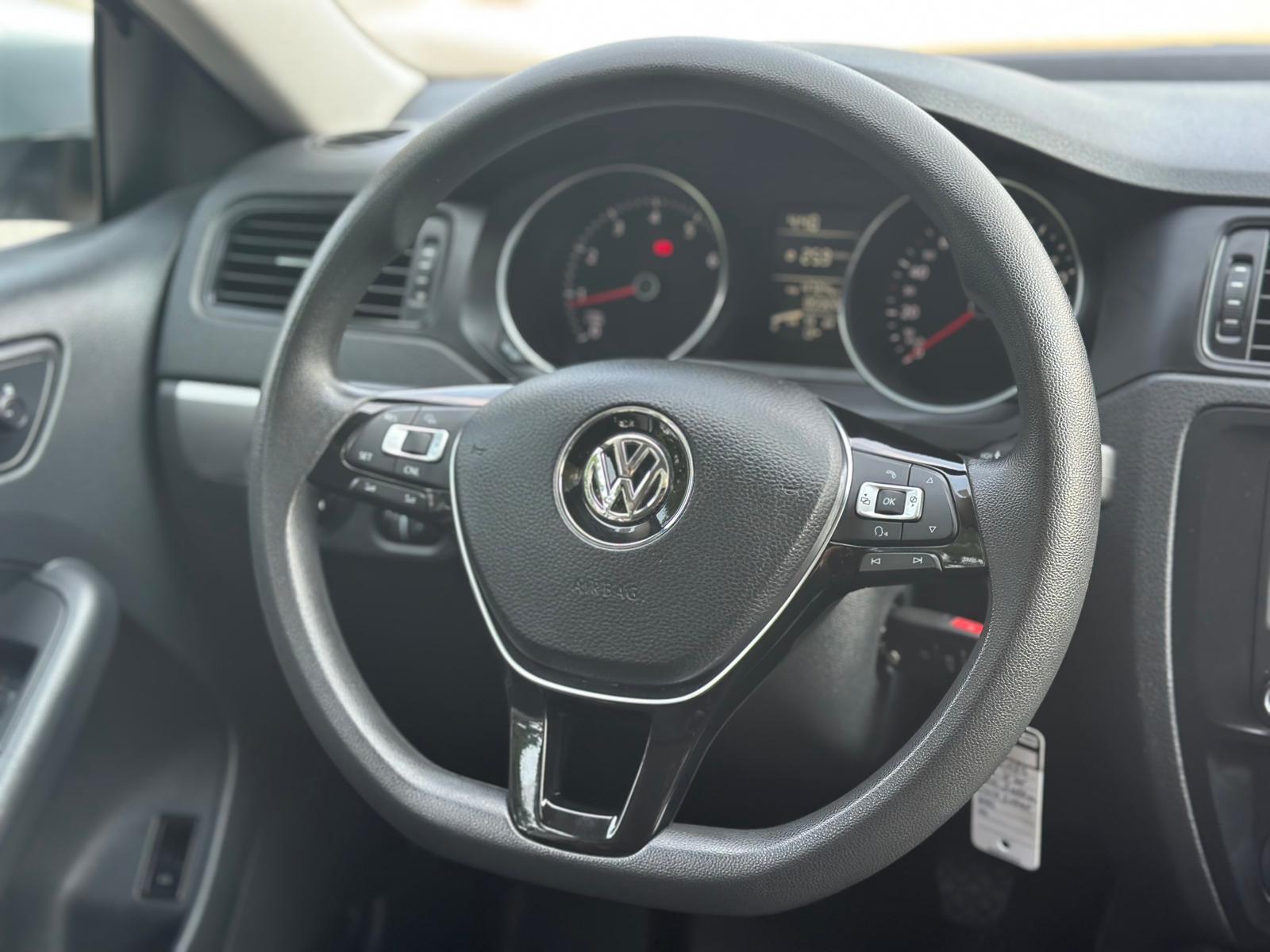 /akmautomotiveltd/2015-Volkswagen-Jetta-17698331331024586.jpg
