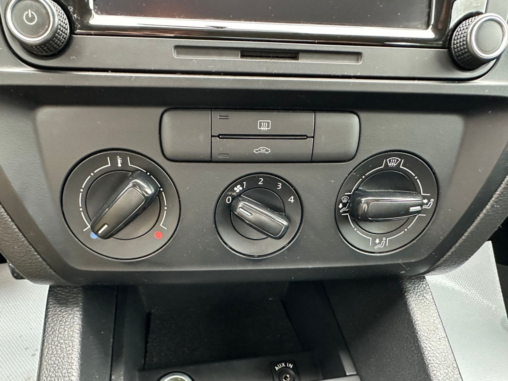 /akmautomotiveltd/2015-Volkswagen-Jetta-6042310311688053.jpg