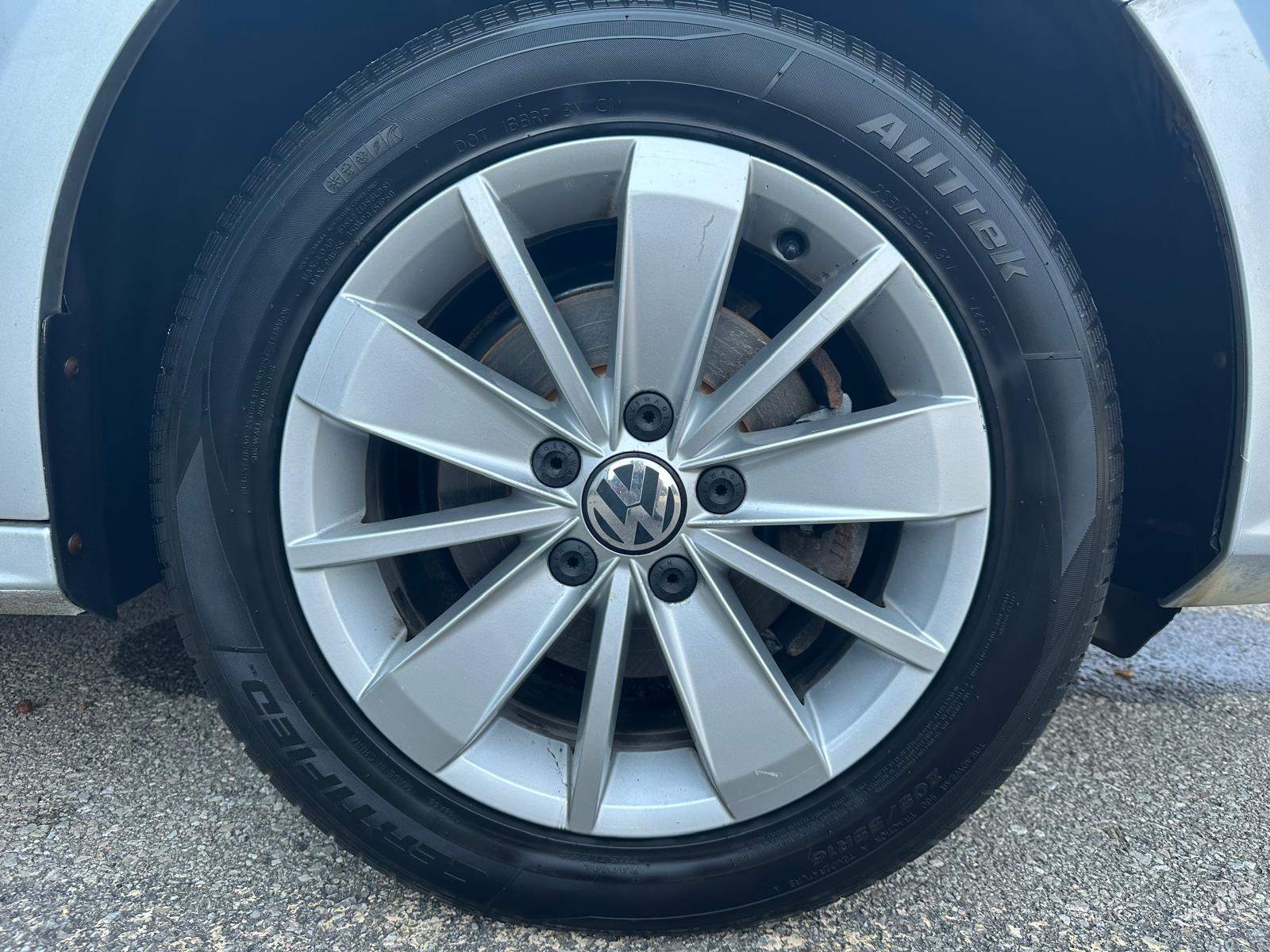 /akmautomotiveltd/2015-Volkswagen-Jetta-9924397327253471.jpg