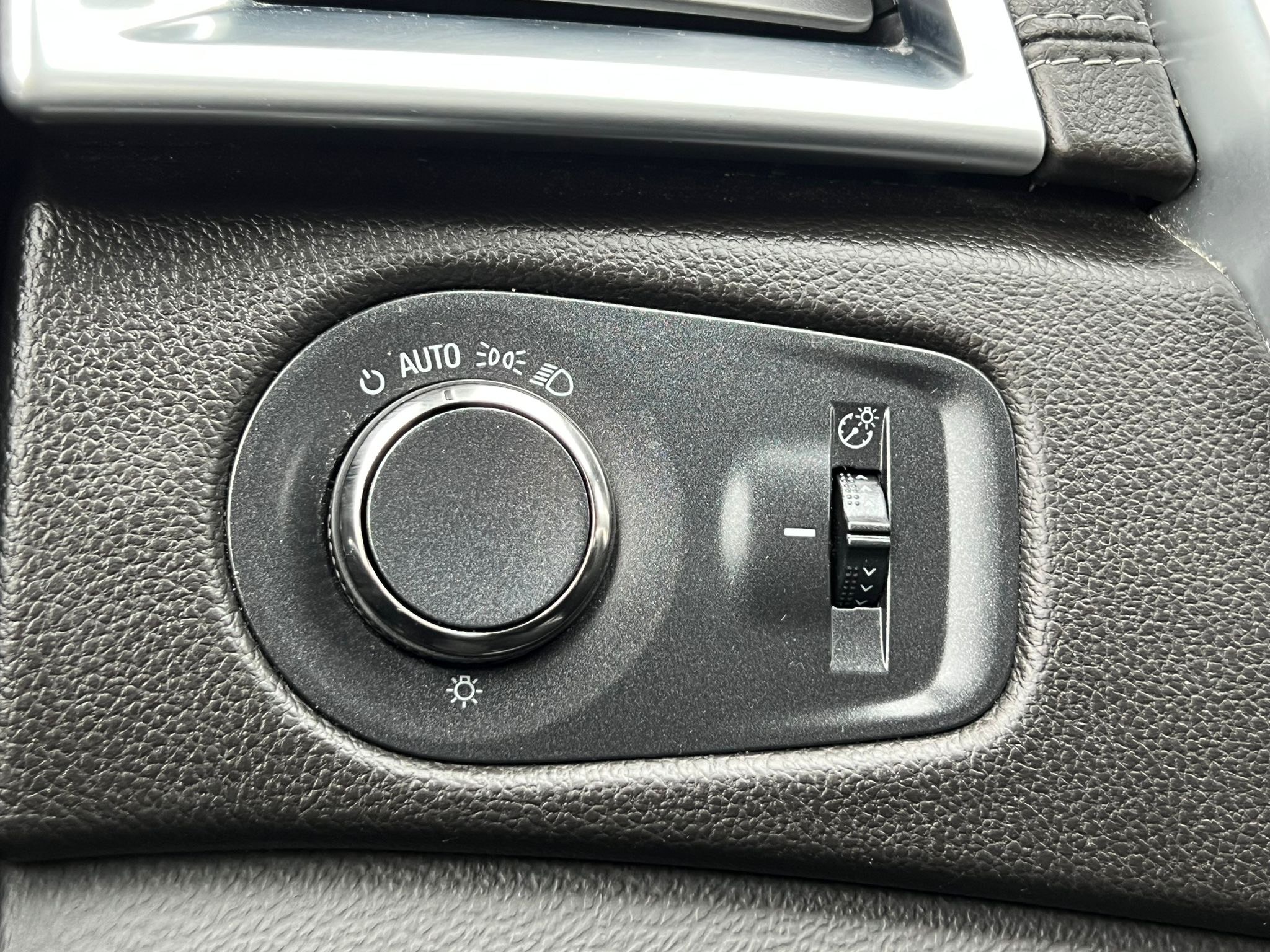 /akmautomotiveltd/2016-Cadillac-SRX-15483141491091668.jpg