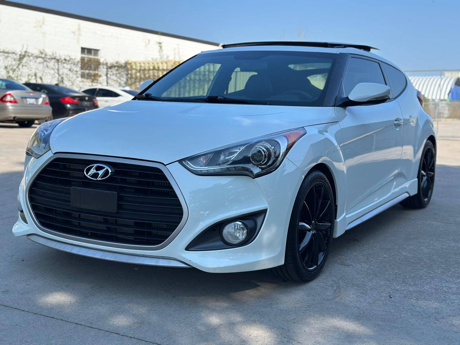 /akmautomotiveltd/2016-Hyundai-Veloster-330377695803062.jpg