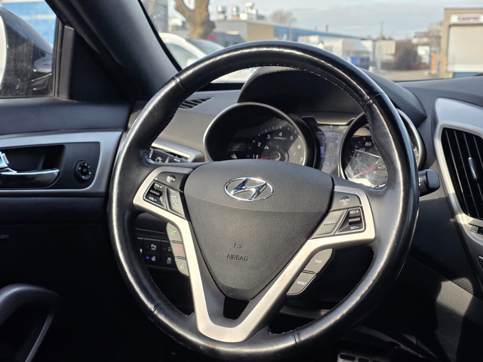 /akmautomotiveltd/2016-Hyundai-Veloster-7297928010031682.jpg