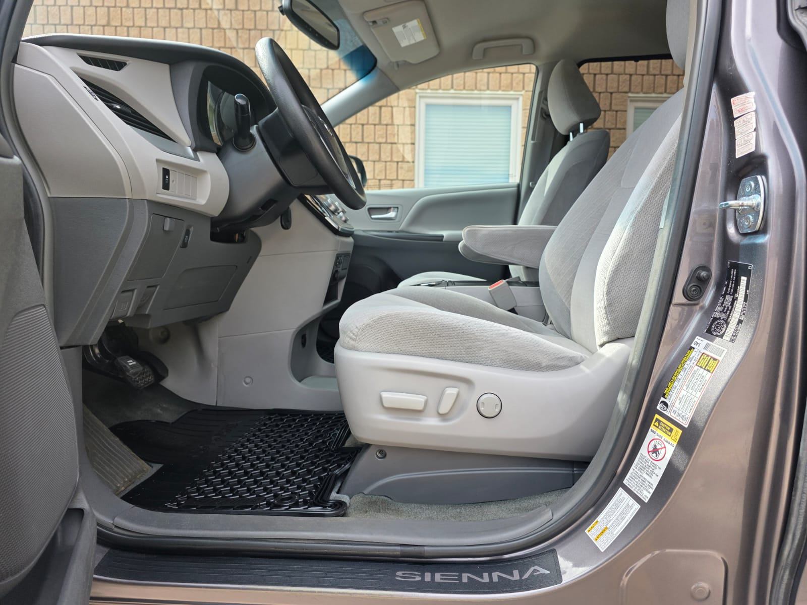 /akmautomotiveltd/2016-Toyota-Sienna-5348927201108036.jpg