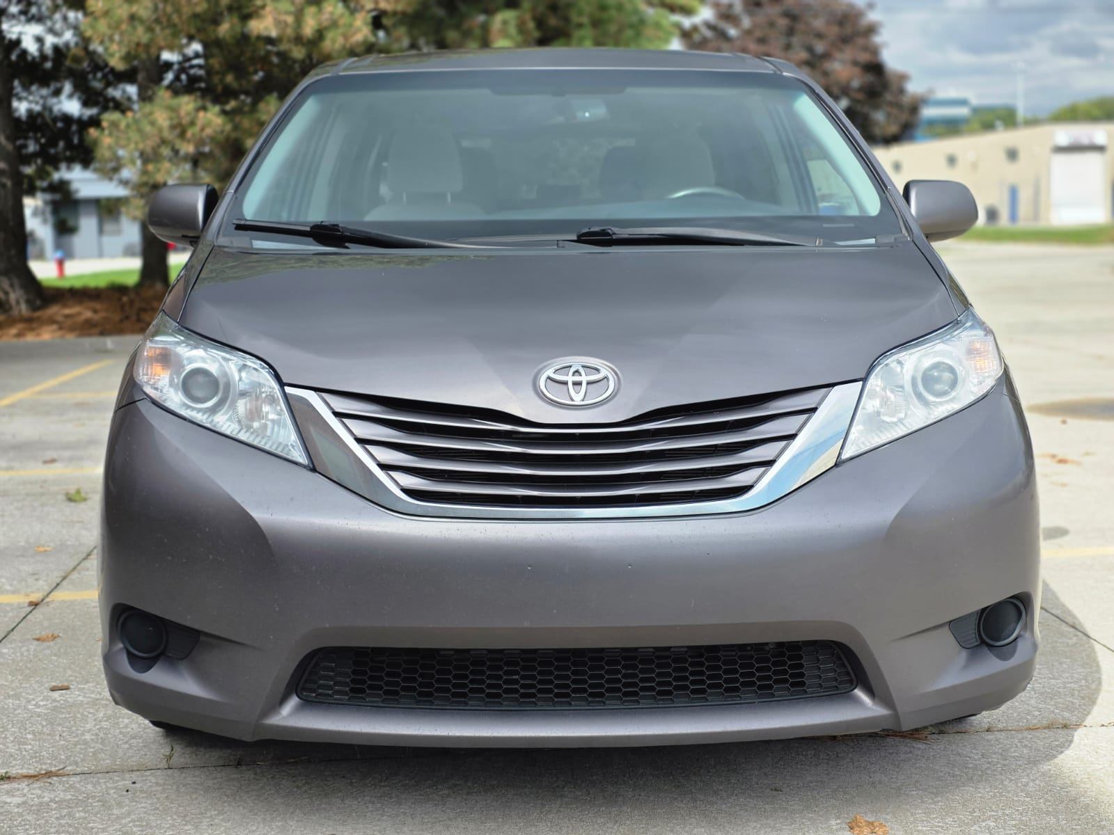 /akmautomotiveltd/2016-Toyota-Sienna-5647685037170536.jpg