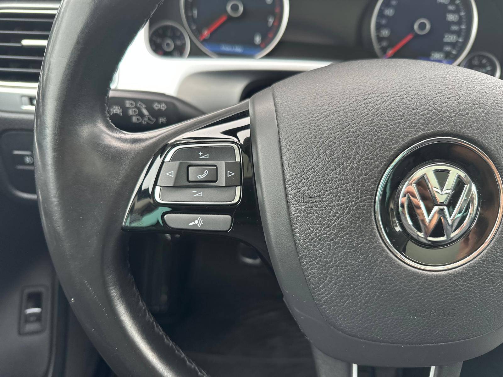 /akmautomotiveltd/2016-Volkswagen-Touareg-5735389358443206.jpg