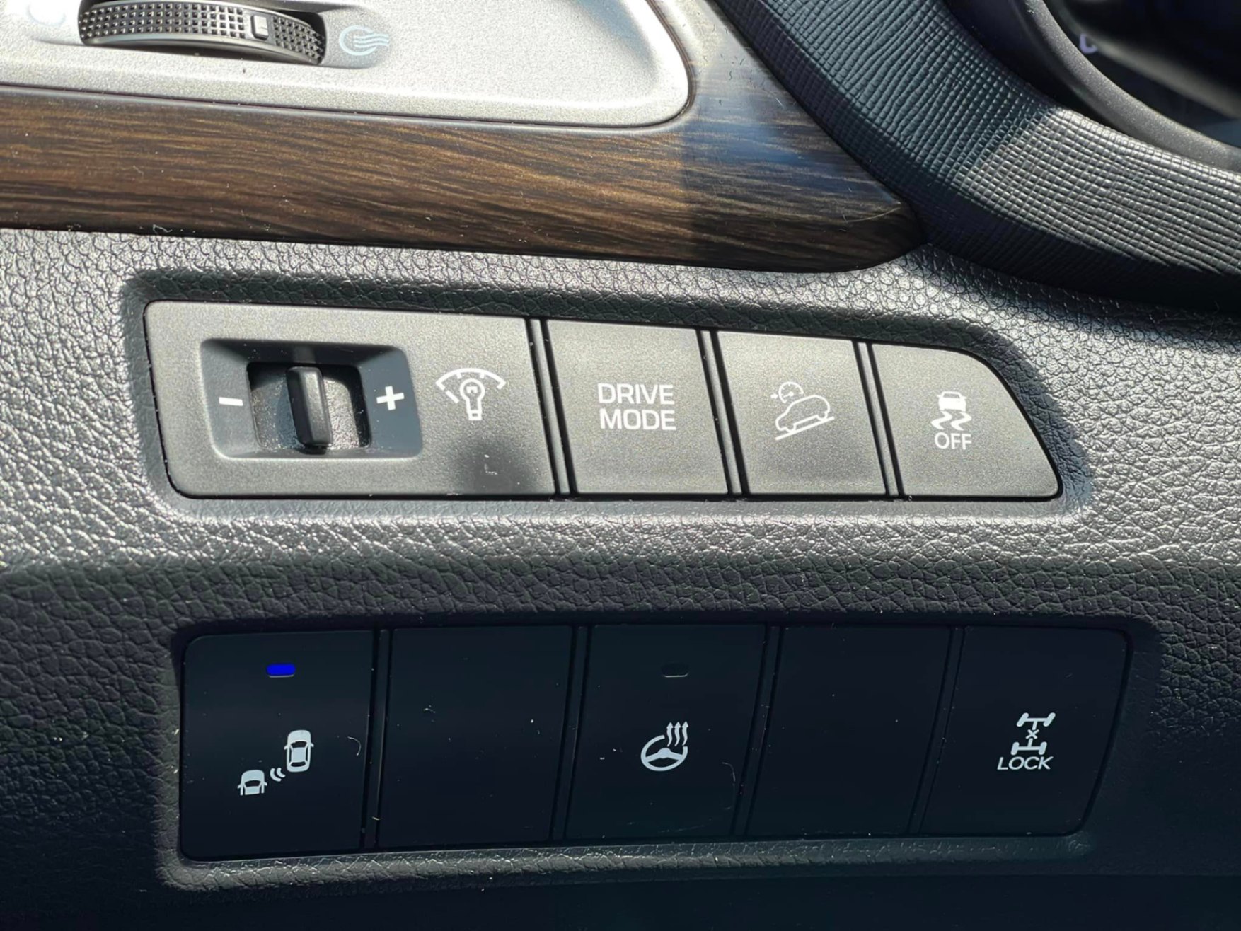 /akmautomotiveltd/2017-Hyundai-SantaFe-7411731339417931.jpg