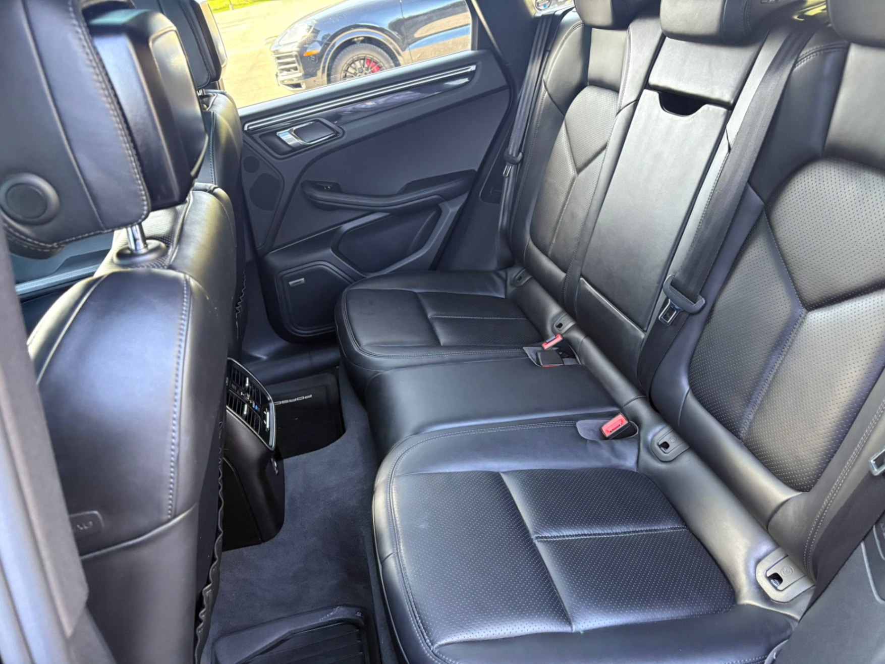 /akmautomotiveltd/2017-Porsche-Macan-18615335796010646.jpg