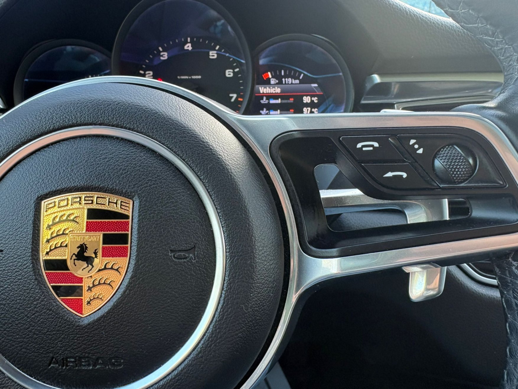 /akmautomotiveltd/2017-Porsche-Macan-20317818241243568.jpg