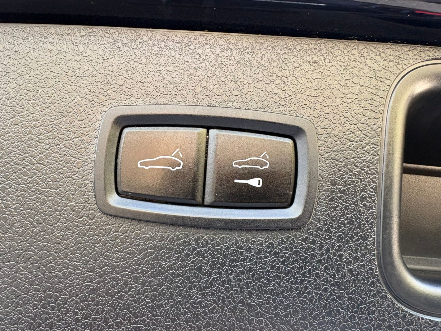 /akmautomotiveltd/2017-Porsche-Macan-21764581068964817.jpg