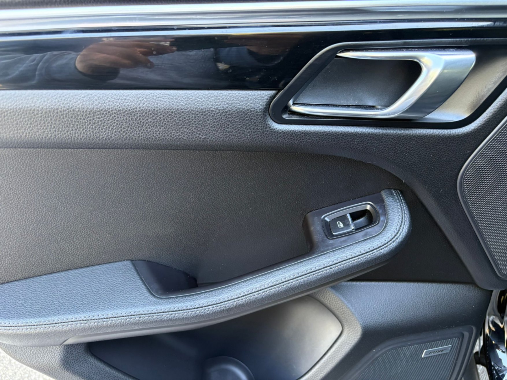 /akmautomotiveltd/2017-Porsche-Macan-24855769845746623.jpg