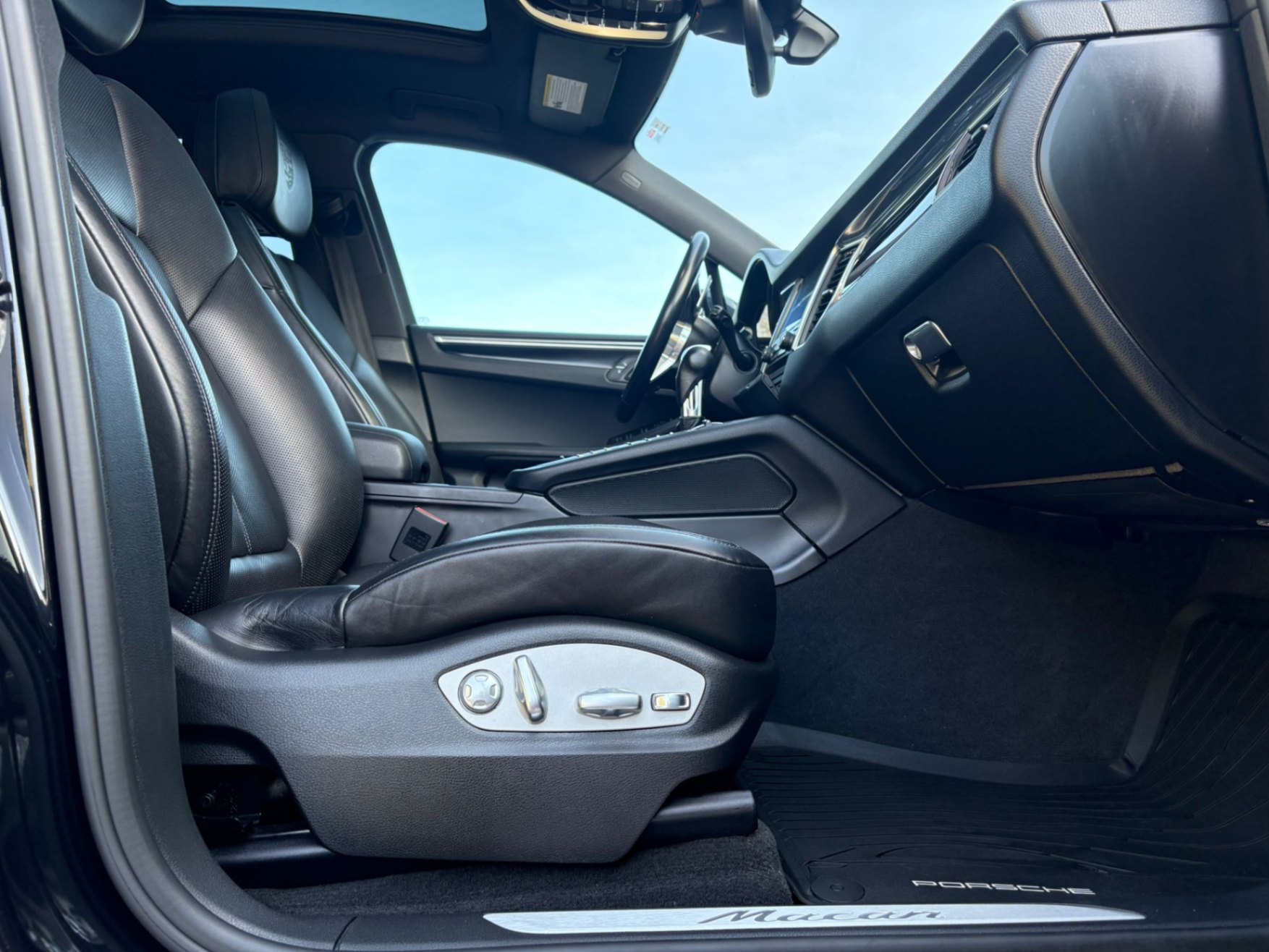 /akmautomotiveltd/2017-Porsche-Macan-3228457368779152.jpg