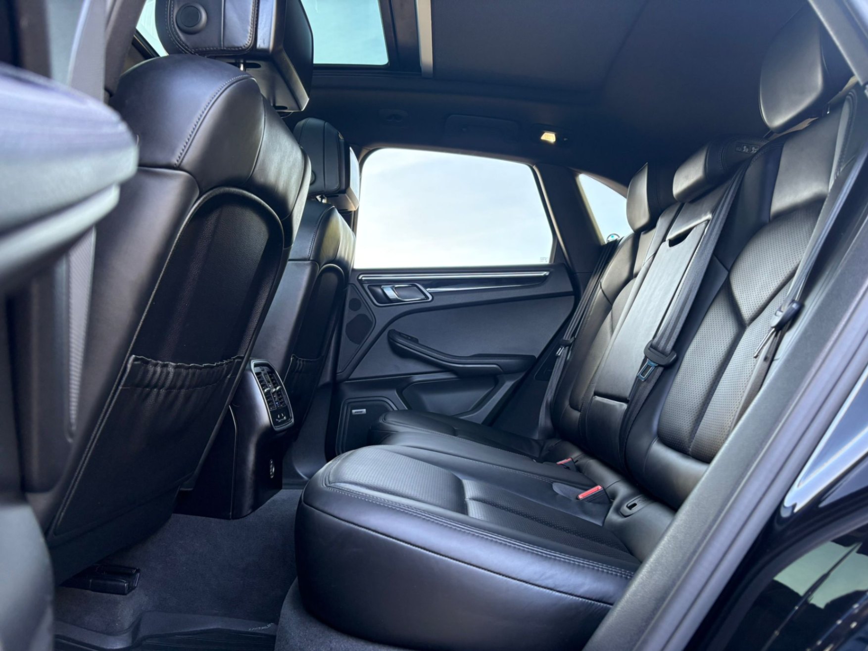 /akmautomotiveltd/2017-Porsche-Macan-6102869188263782.jpg