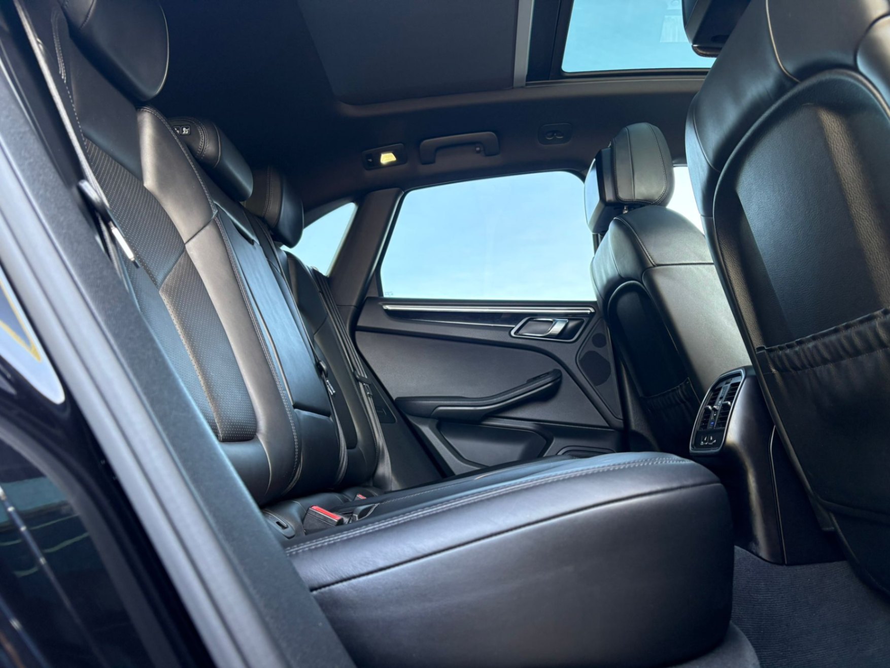 /akmautomotiveltd/2017-Porsche-Macan-6235471071995764.jpg