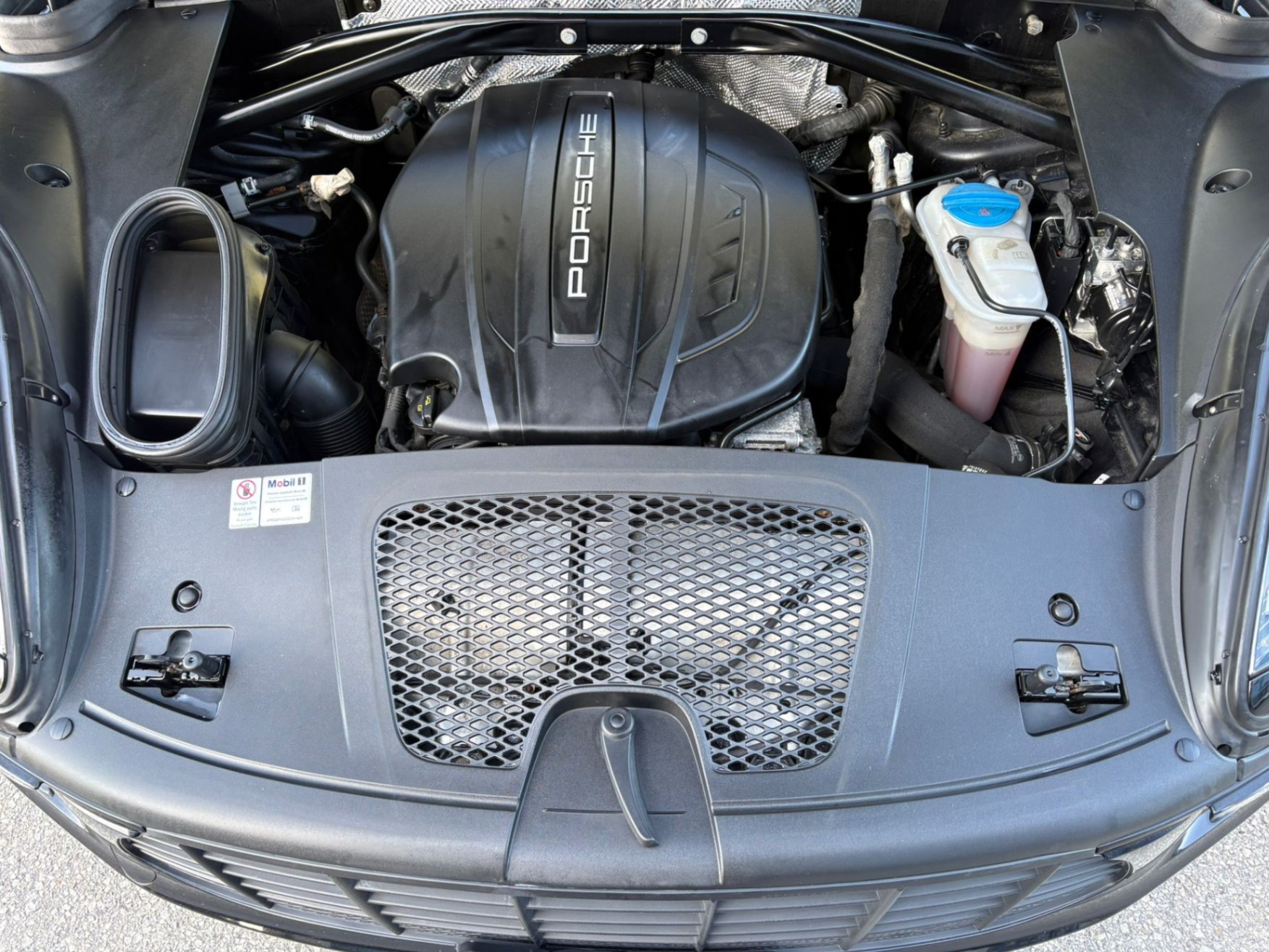 /akmautomotiveltd/2017-Porsche-Macan-6241986073197194.jpg