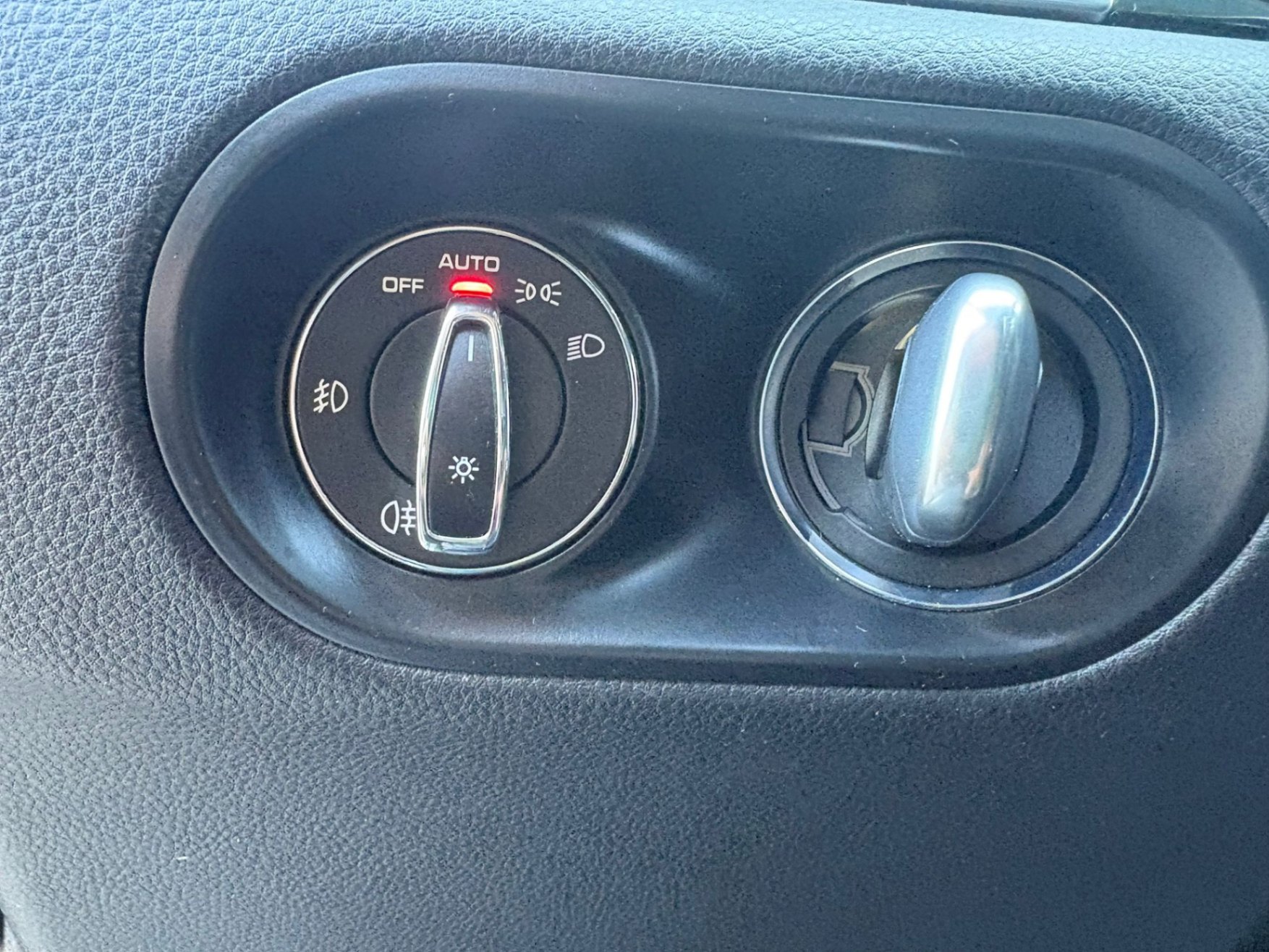 /akmautomotiveltd/2017-Porsche-Macan-7511595117786536.jpg
