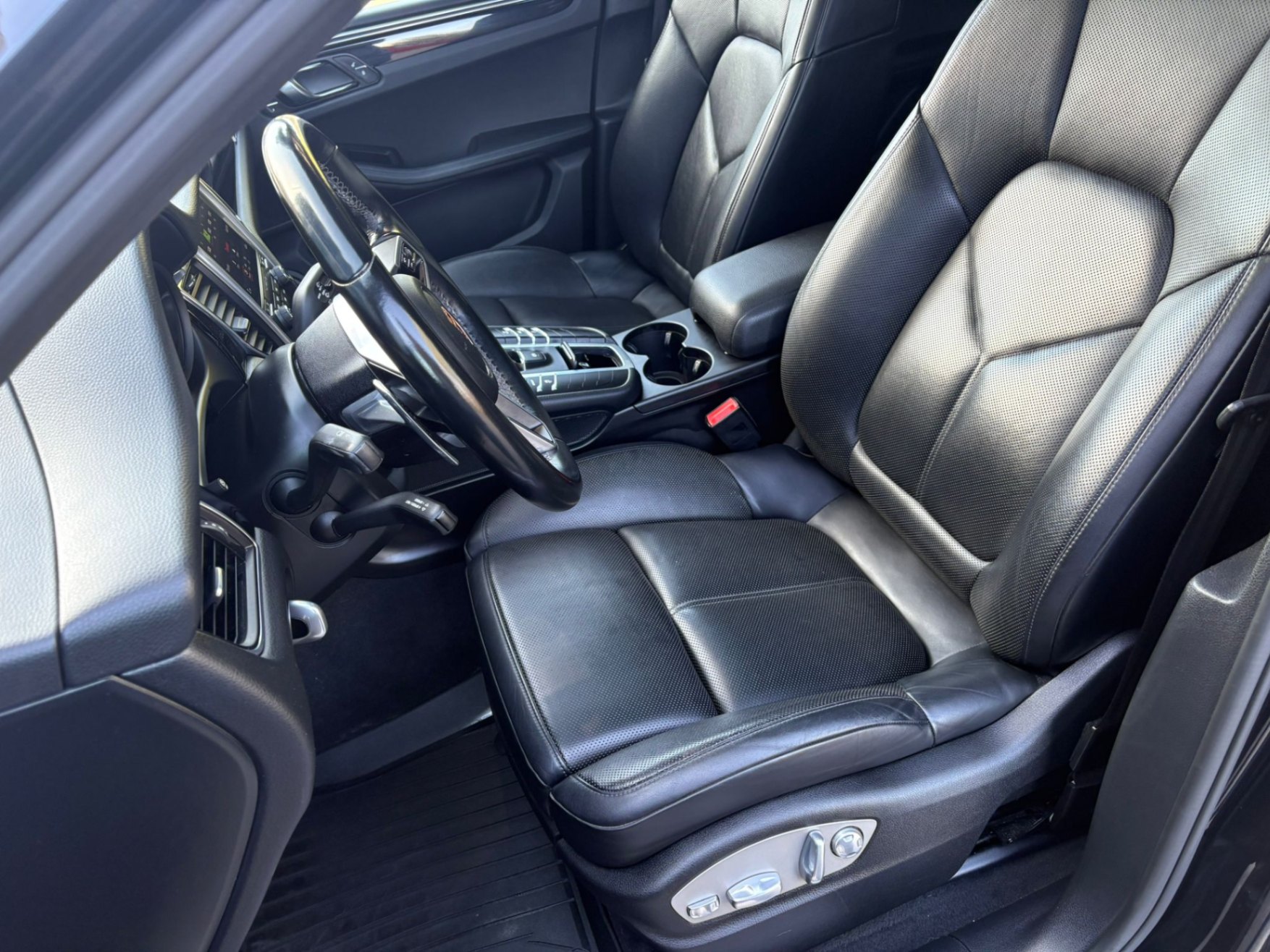 /akmautomotiveltd/2017-Porsche-Macan-9261858508980148.jpg