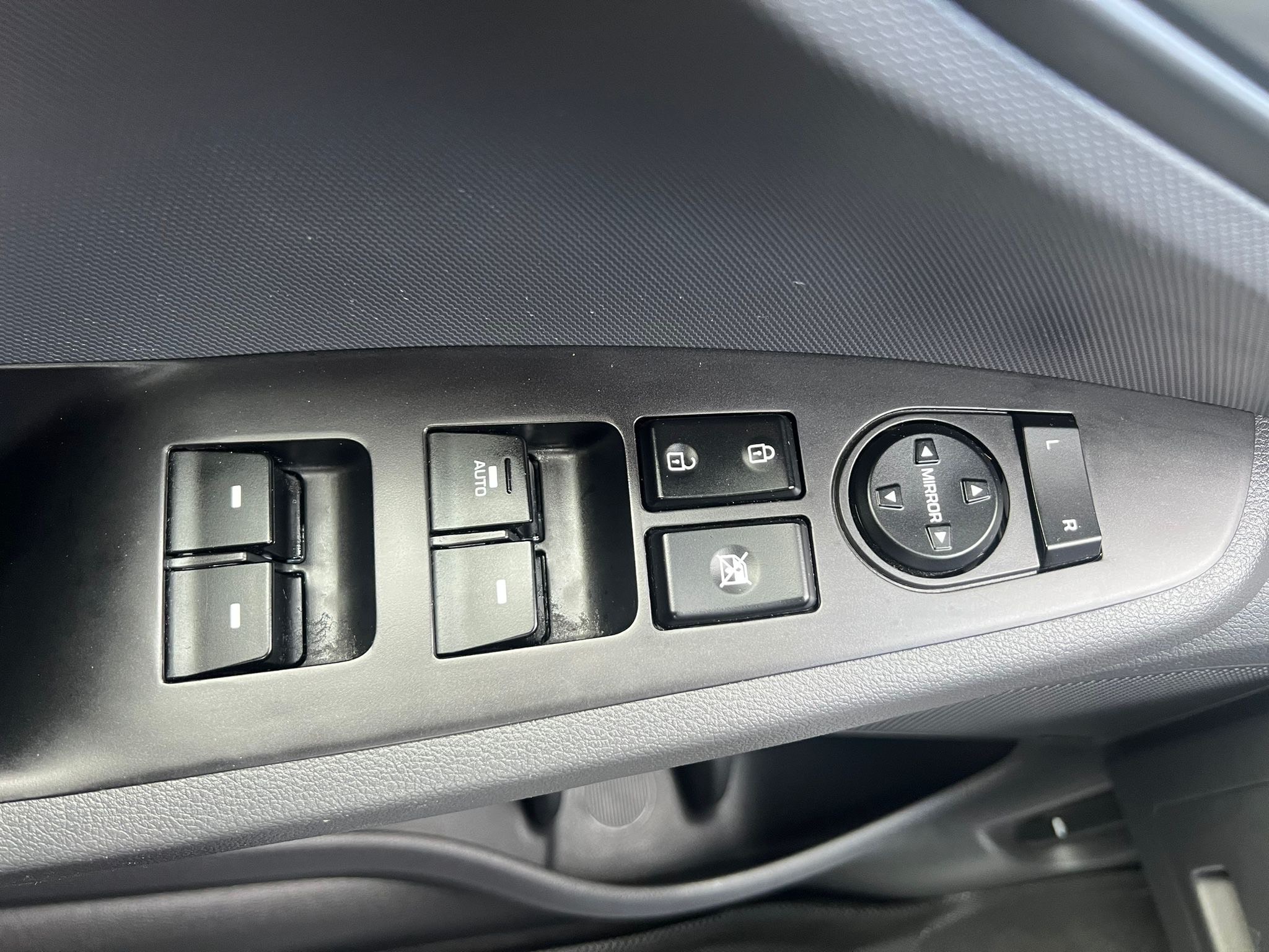 /akmautomotiveltd/2018-Hyundai-IoniqElectric-49201314075638836.jpg
