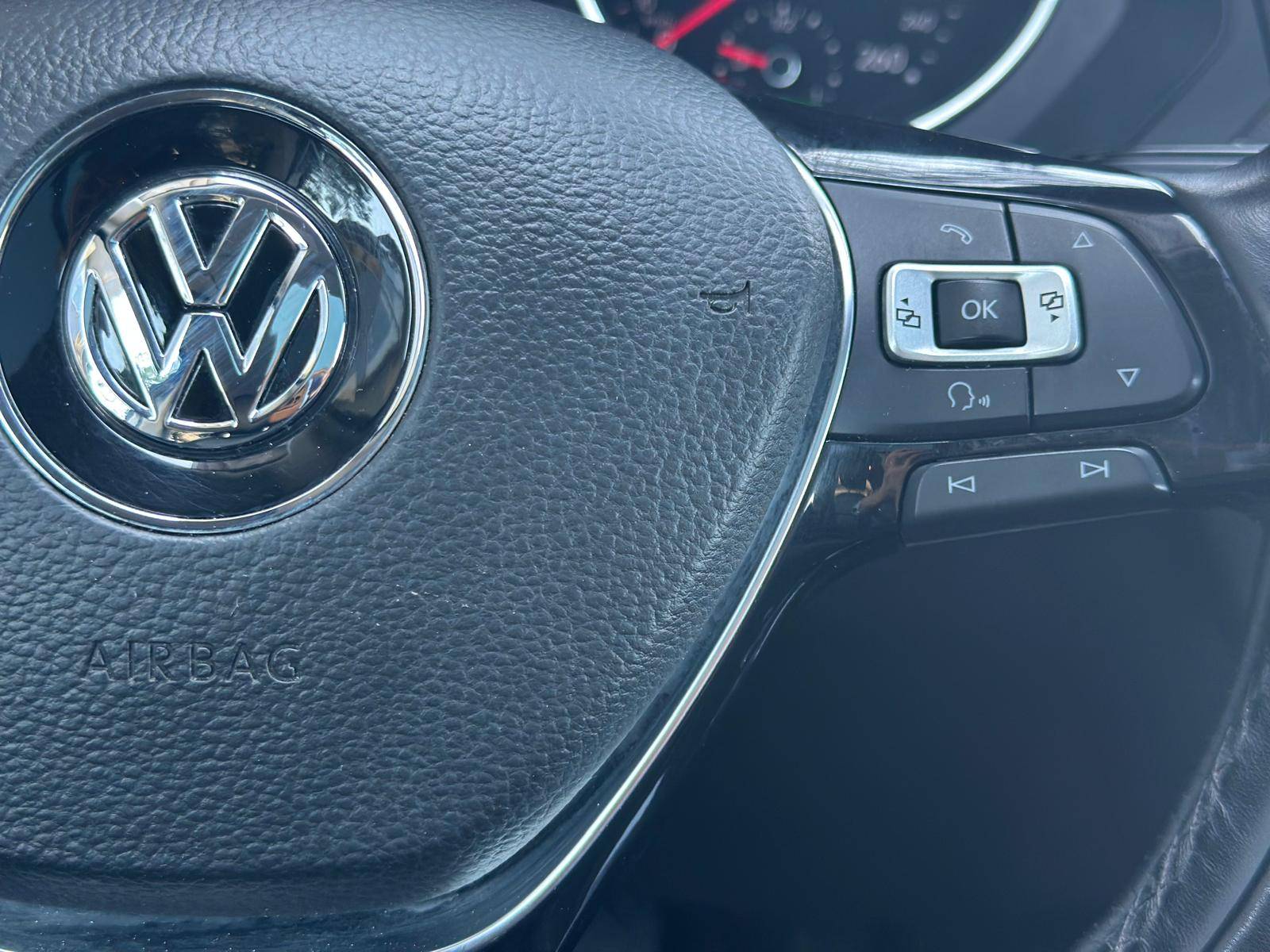 /akmautomotiveltd/2018-Volkswagen-Tiguan-8307356932691987.jpg