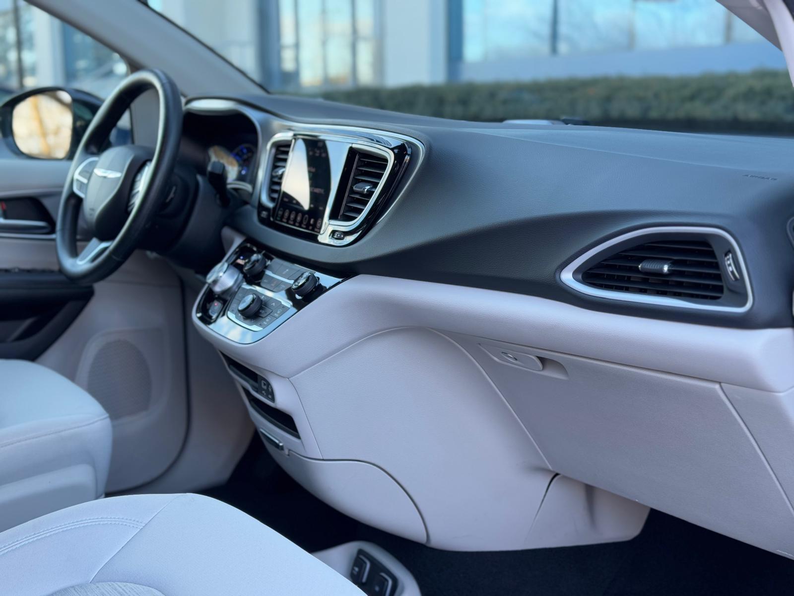 /akmautomotiveltd/2019-Chrysler-PacificaHybrid-031088002523575353.jpg