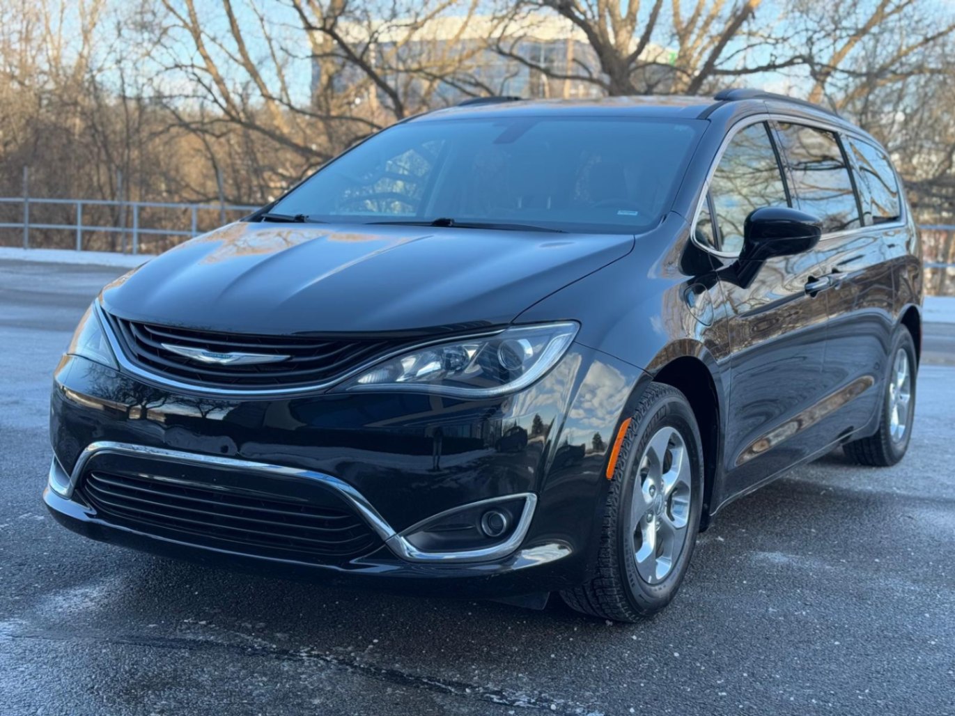 /akmautomotiveltd/2019-Chrysler-PacificaHybrid-6181842595253559.jpg