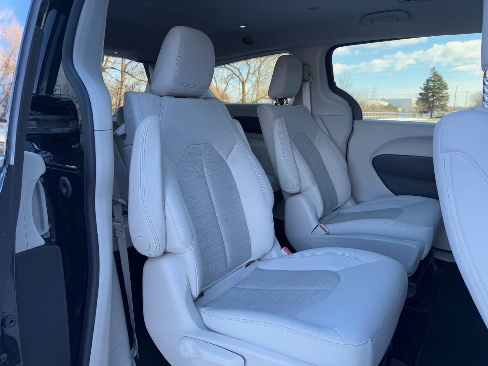 /akmautomotiveltd/2019-Chrysler-PacificaHybrid-9248179576414859.jpg