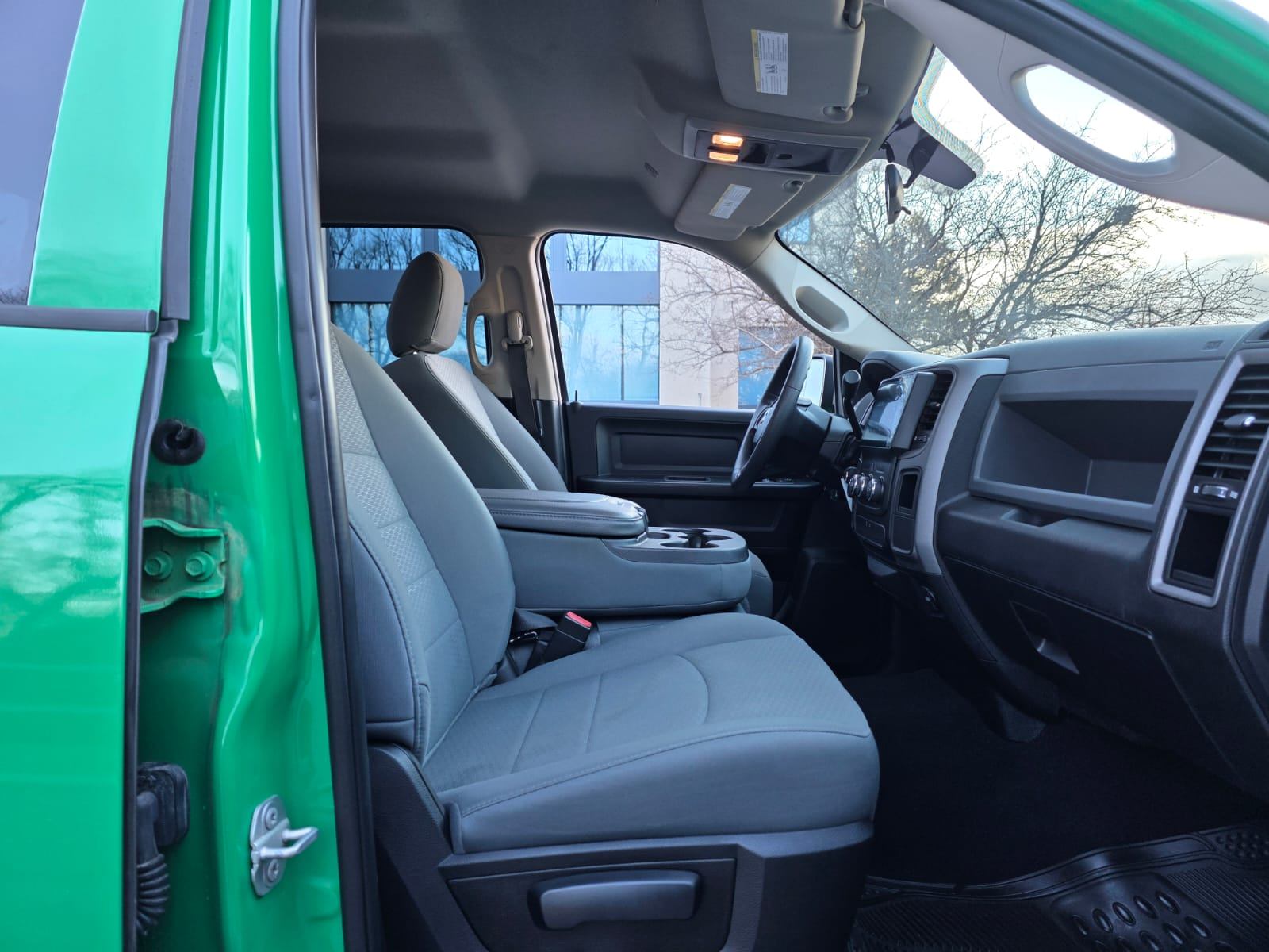/akmautomotiveltd/2019-Ram-1500Classic-19886529068105196.jpg